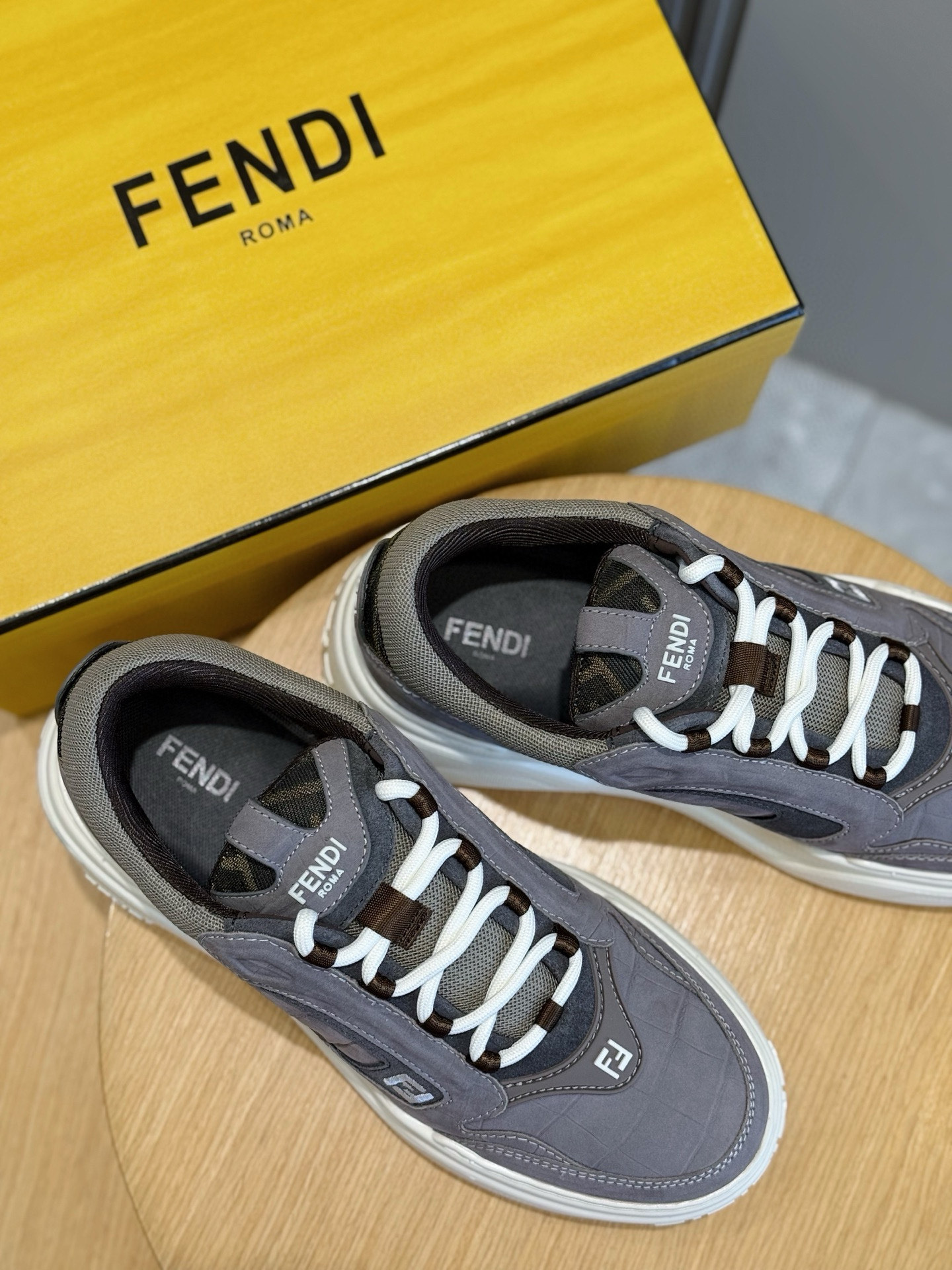 Bagsaaa F**di Force sneakers gray