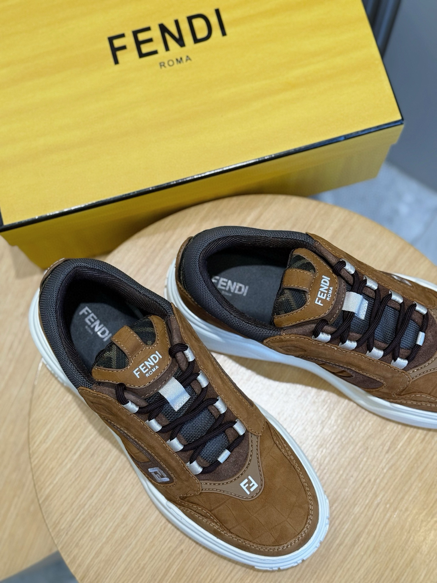 Bagsaaa F**di Force low-top sneakers in brown suede