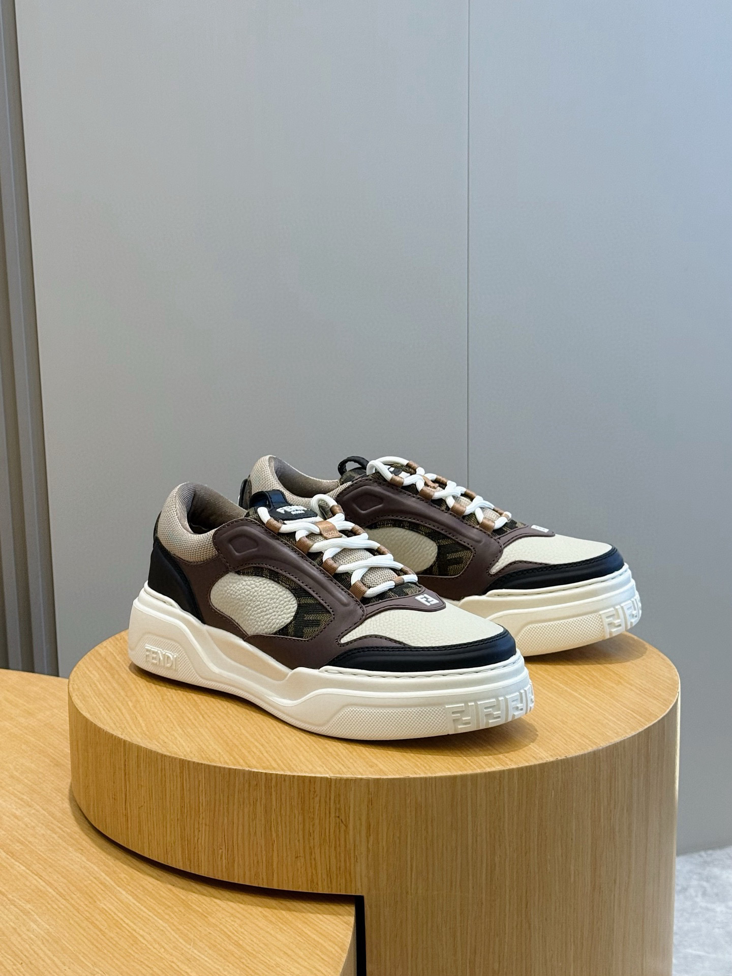 Bagsaaa F**di Force sneakers in brown and white leather 