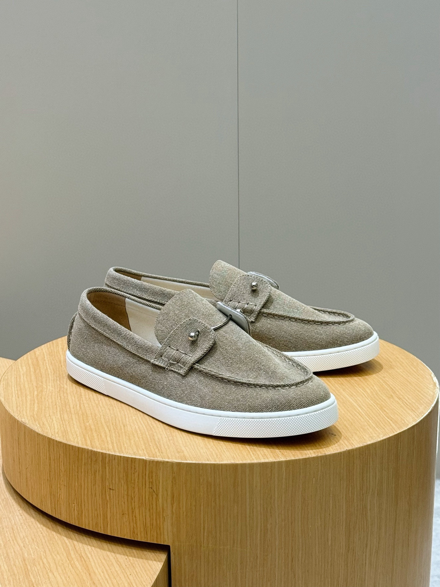 Bagsaaa Chr1st1an Louboutin Chambeliboat loafers beige