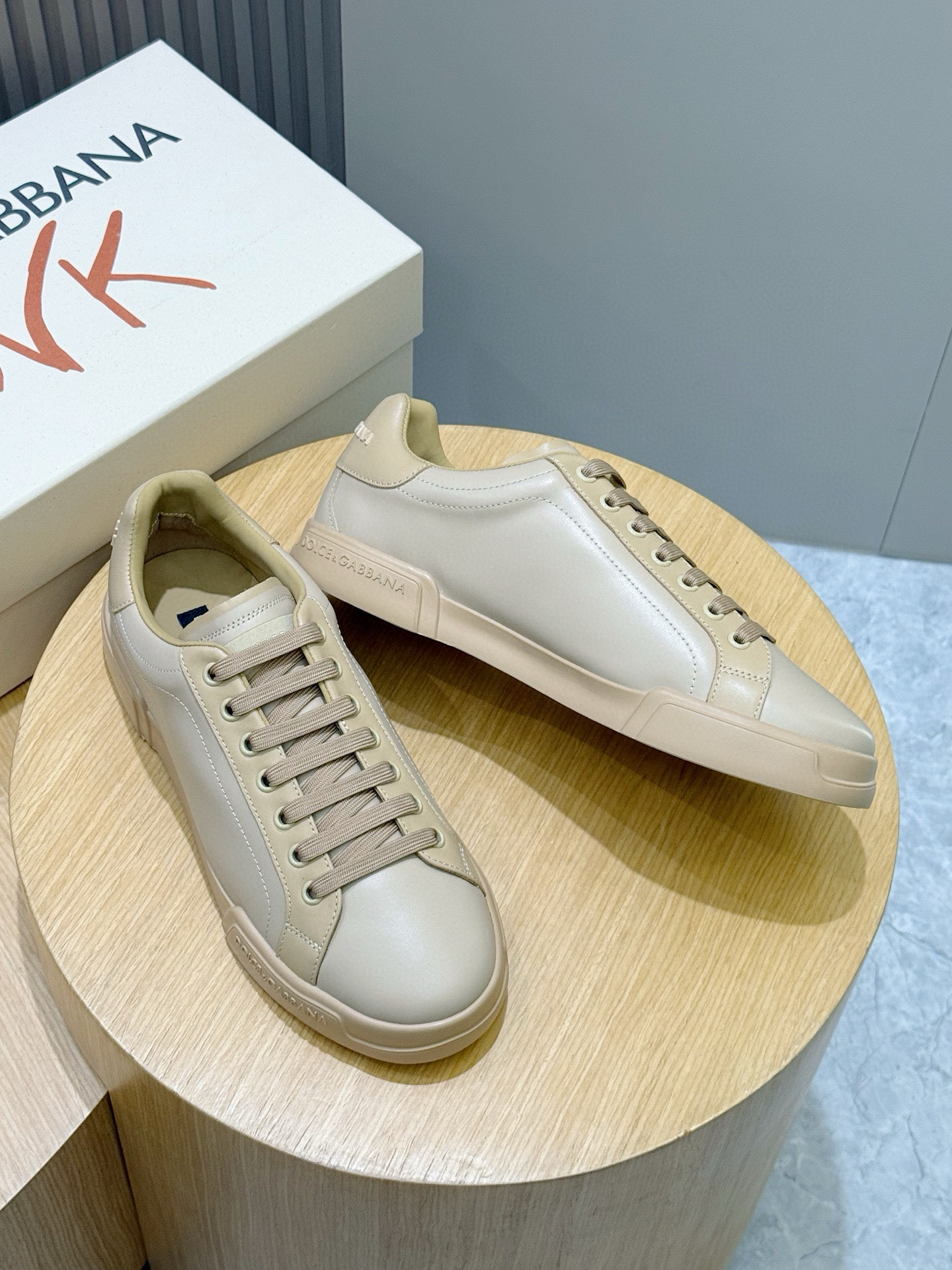 Bagsaaa Dolce & Gabbana Portofino sneakers beige