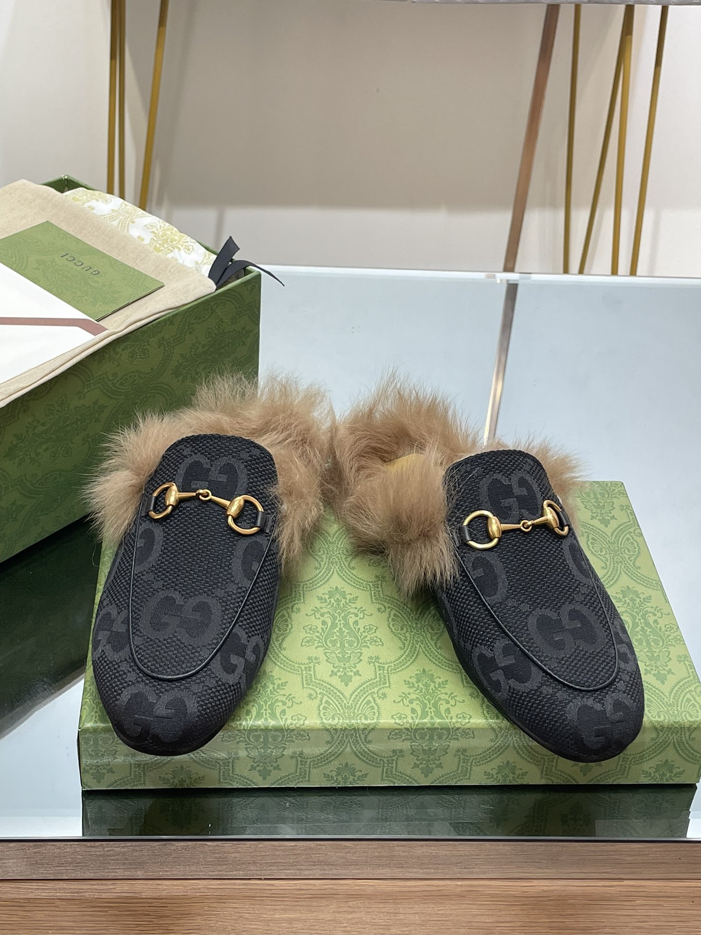 Bagsaaa Gvc*1 Princetown slippers black and fur