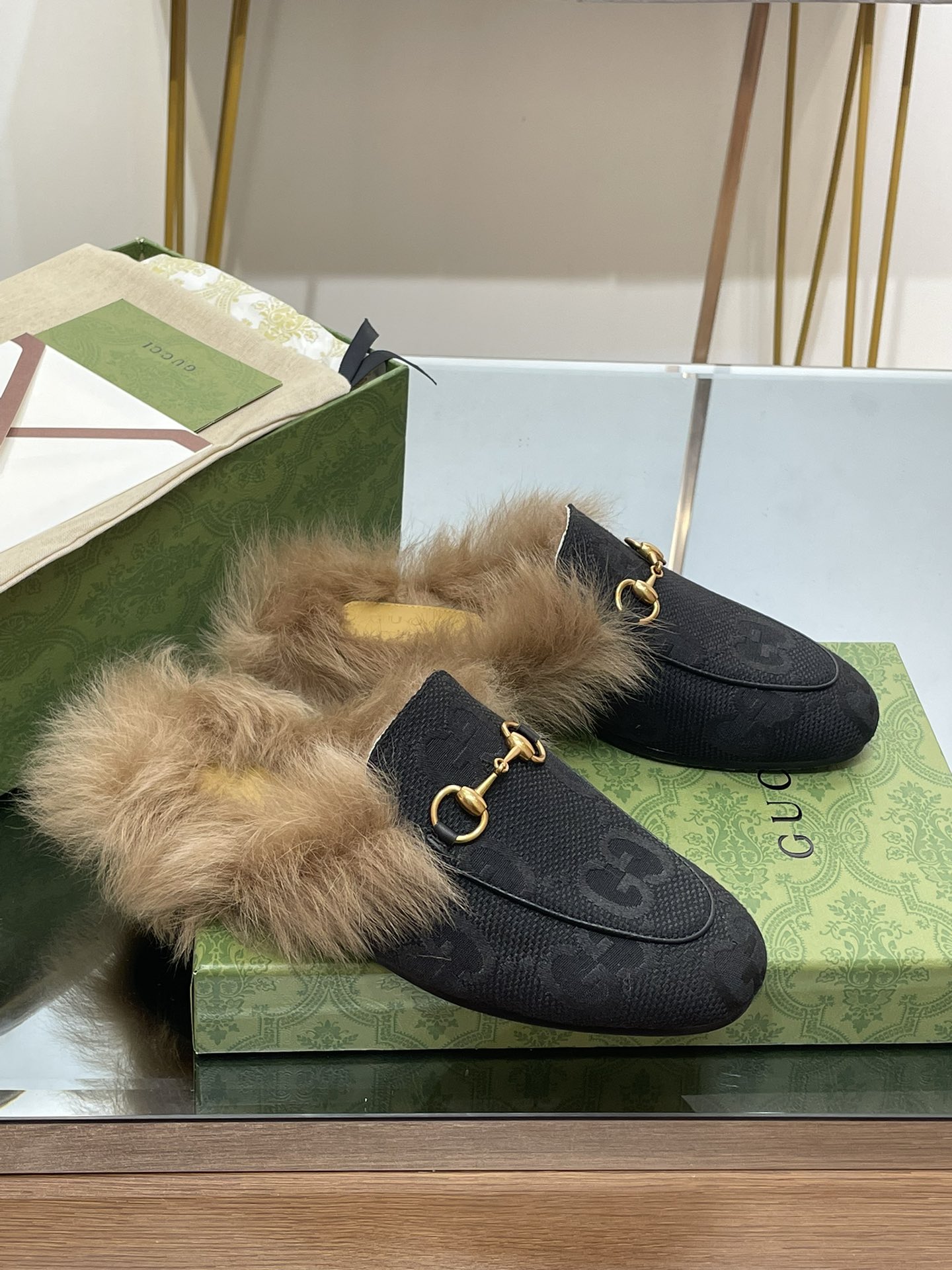 Bagsaaa Gvc*1 Princetown slippers black and fur