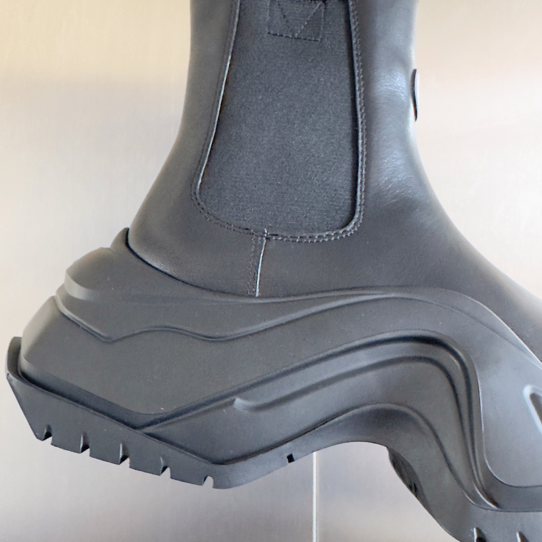 Bagsaaa LV Archlight 2.0 Platform Ankle boots black