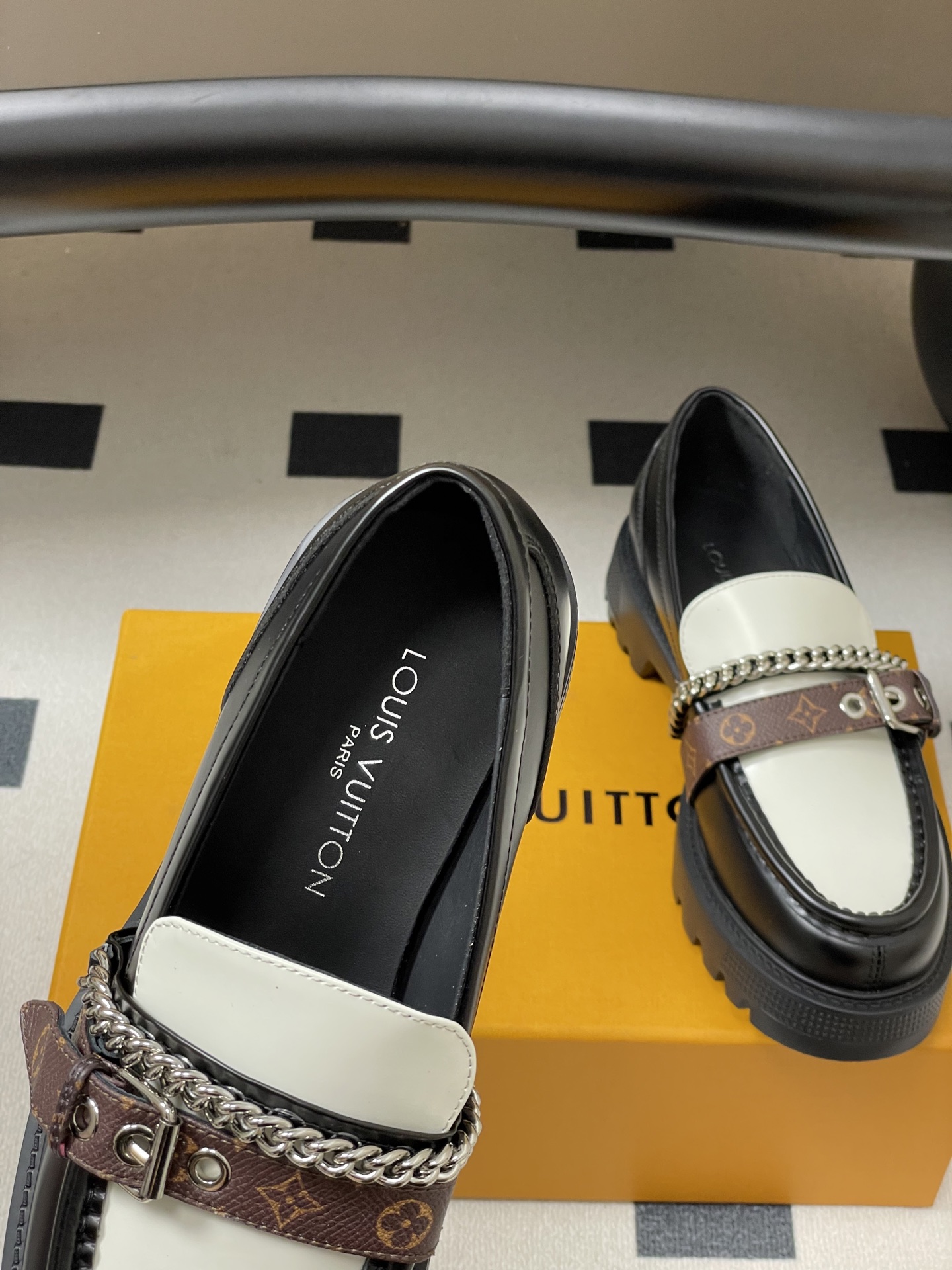 Bagsaaa LV District Flat Loafer black & white