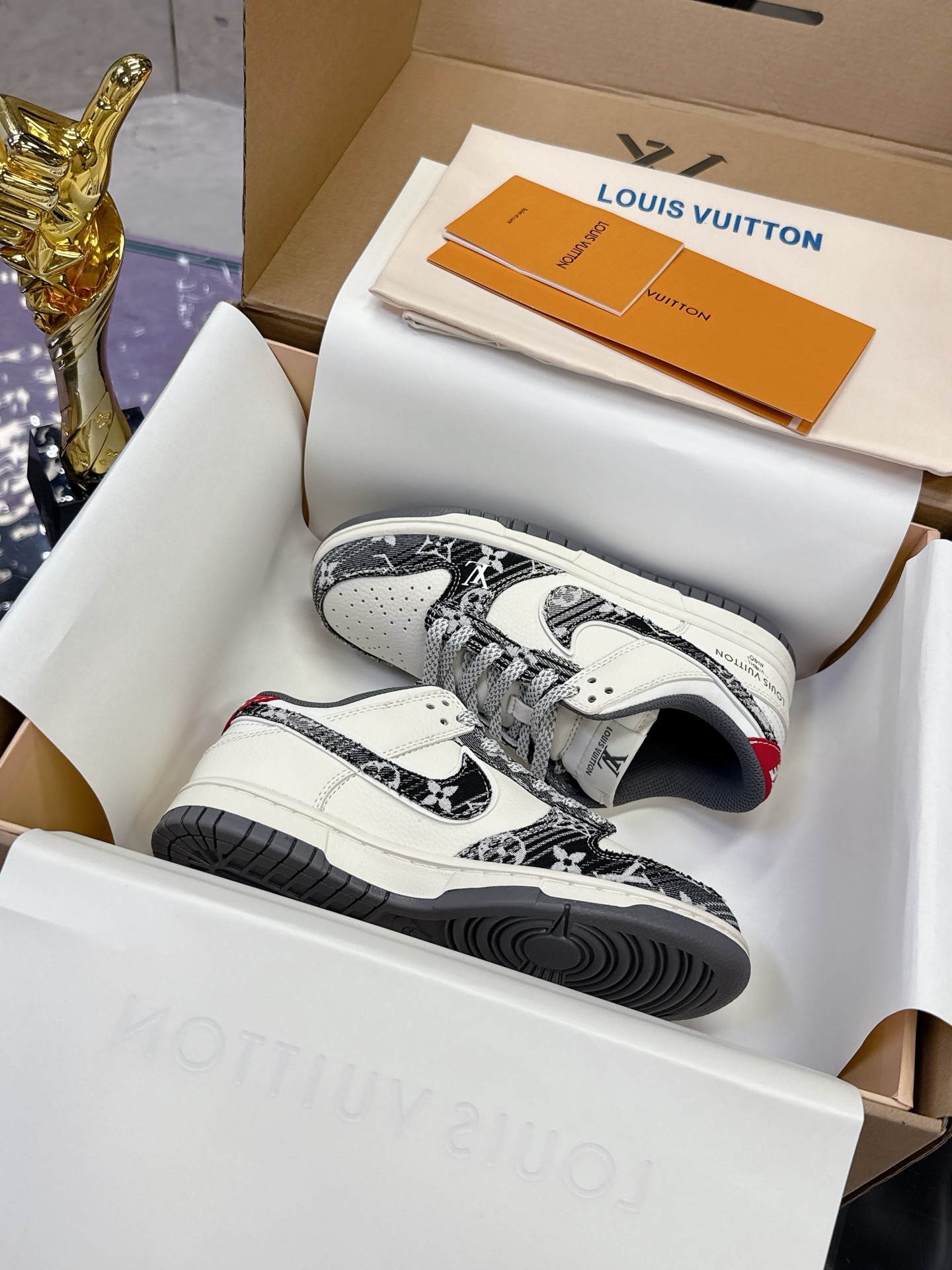 Bagsaaa L0vis Vvtt0n x Nike SB Dunk Low sneakers