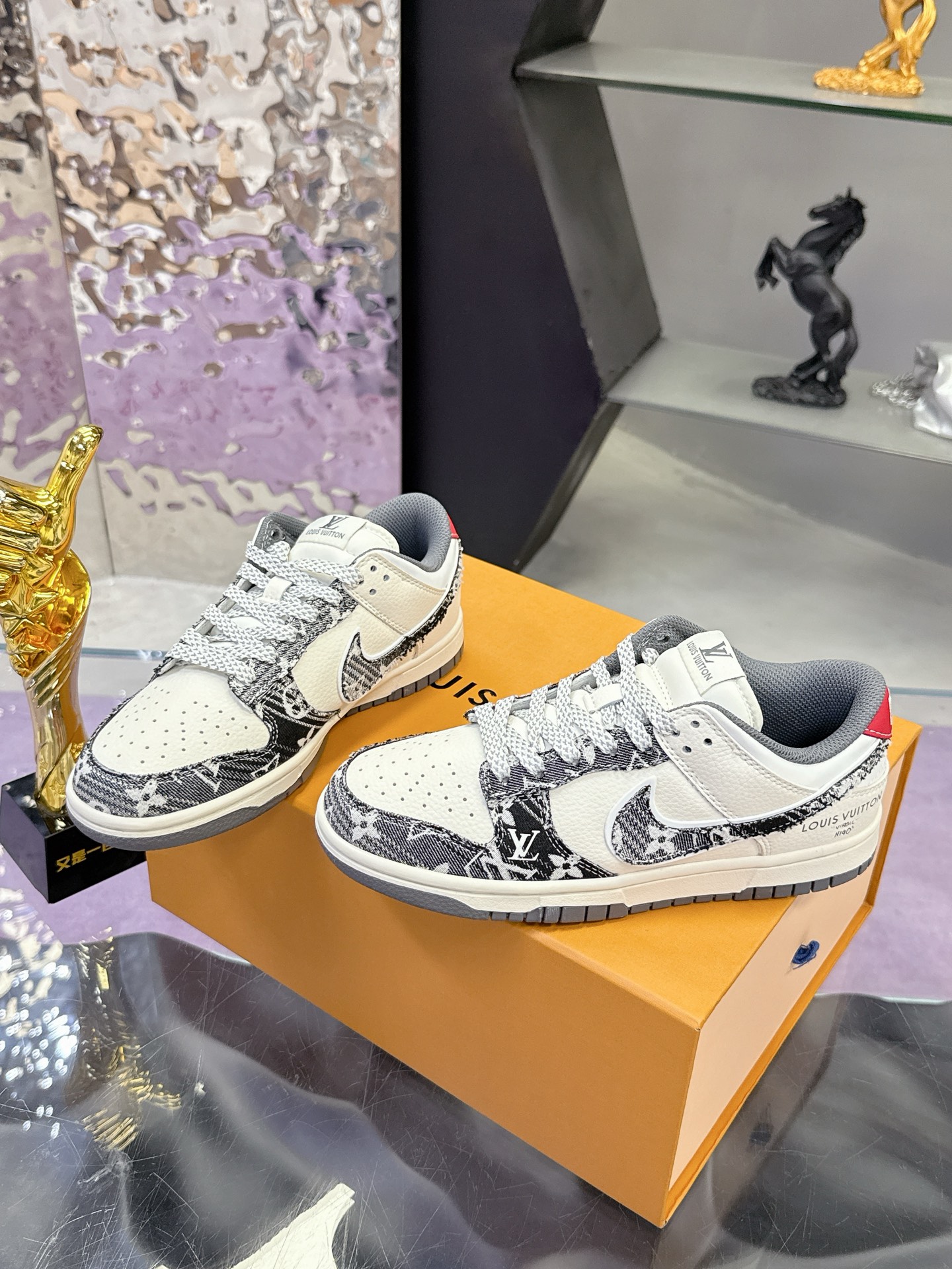 Bagsaaa L0vis Vvtt0n x Nike SB Dunk Low sneakers
