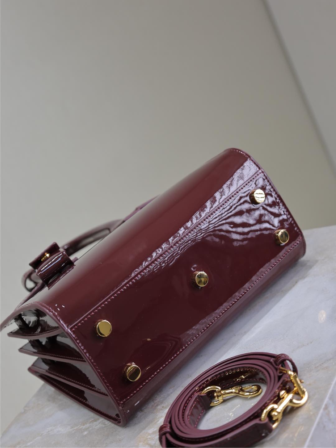 Bagsaaa Y51 SAC DE JOUR in patent leather - nano 398711 Dark Red Wine - 22cm