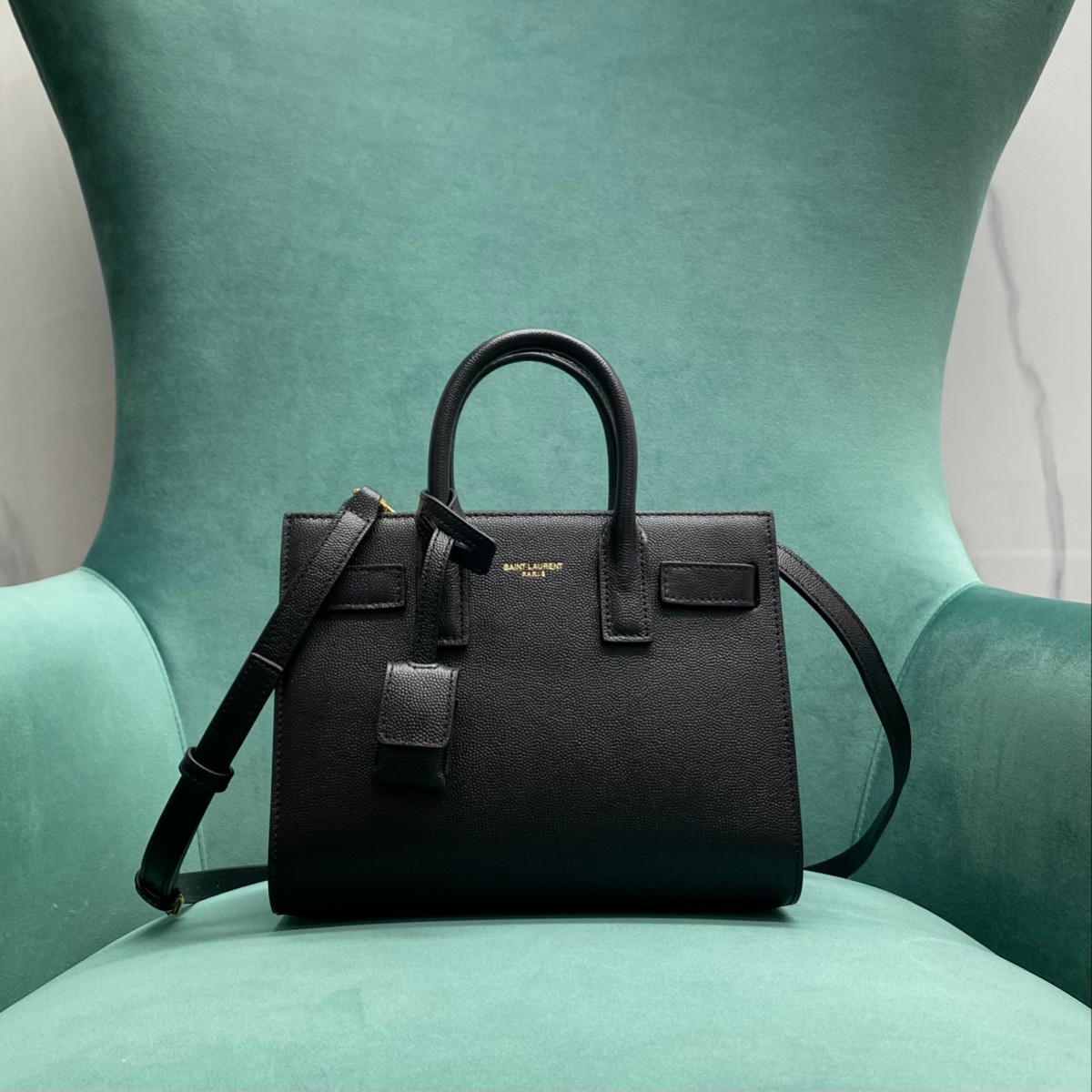 Bagsaaa Y51 Sac De Jour In Smooth Leather Nano 392035 black - 22cm