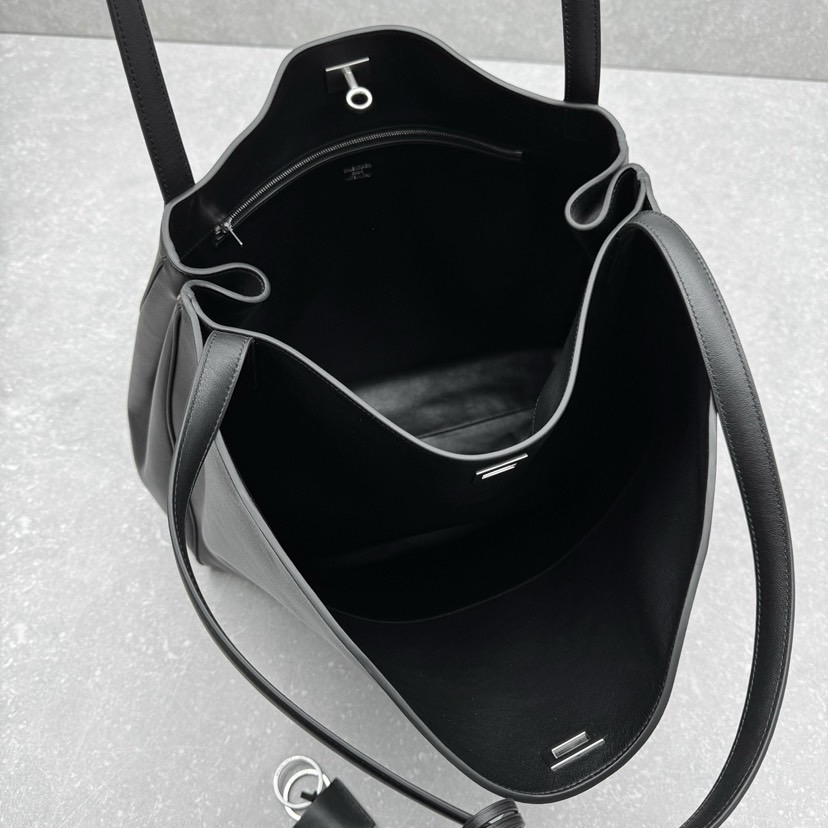 Bagsaaa Ba1en*iaga Rodeo Tote Bag in black - 38cm