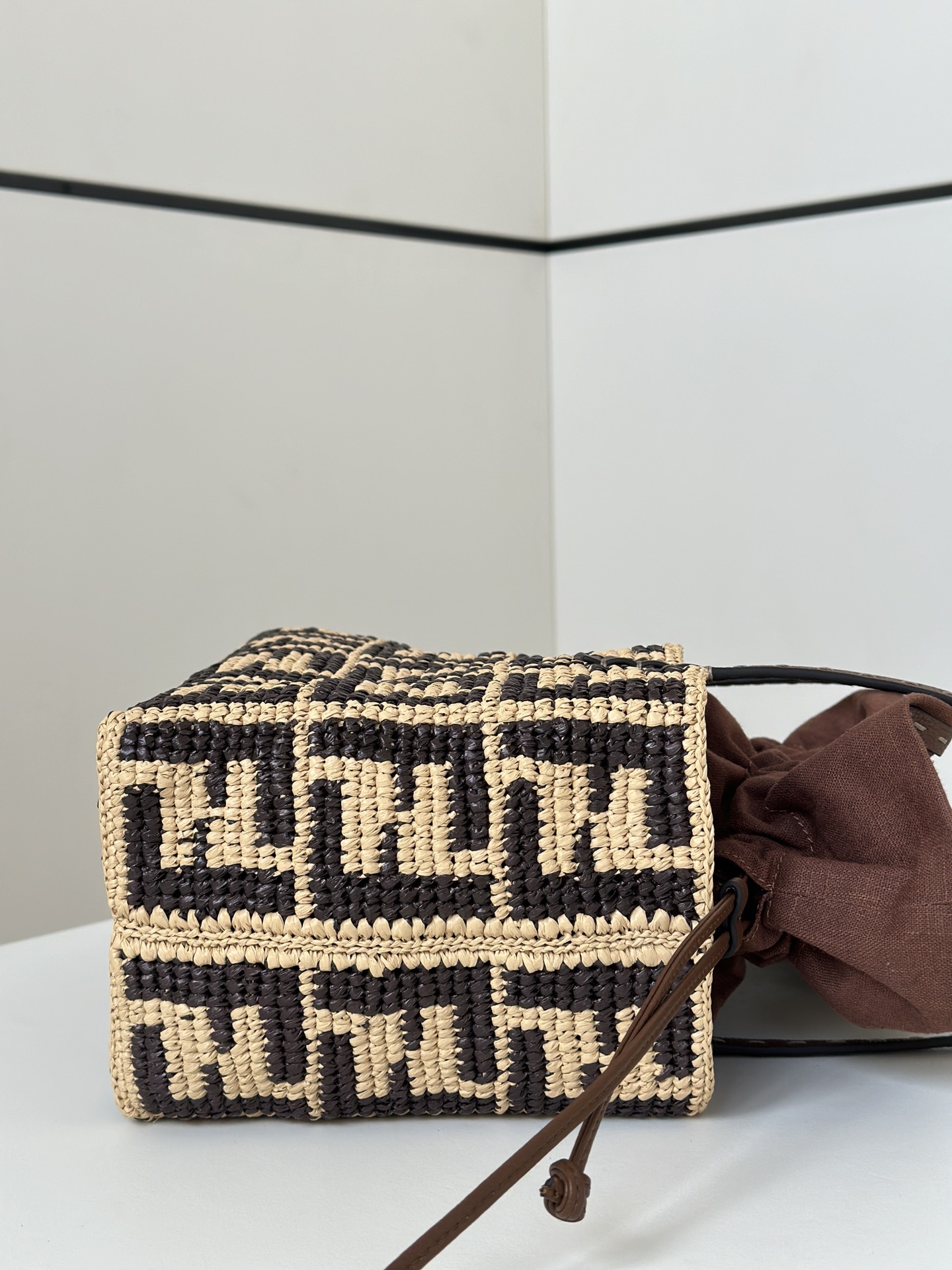 Bagsaaa F**di Small Roll Brown FF raffia crochet shopper with pouch - 23cm