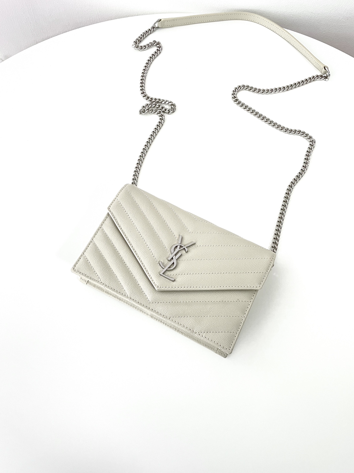 Bagsaaa Y51 Sa1nt Lau*nt Cassandre Envelope Chain Wallet white - 19cm