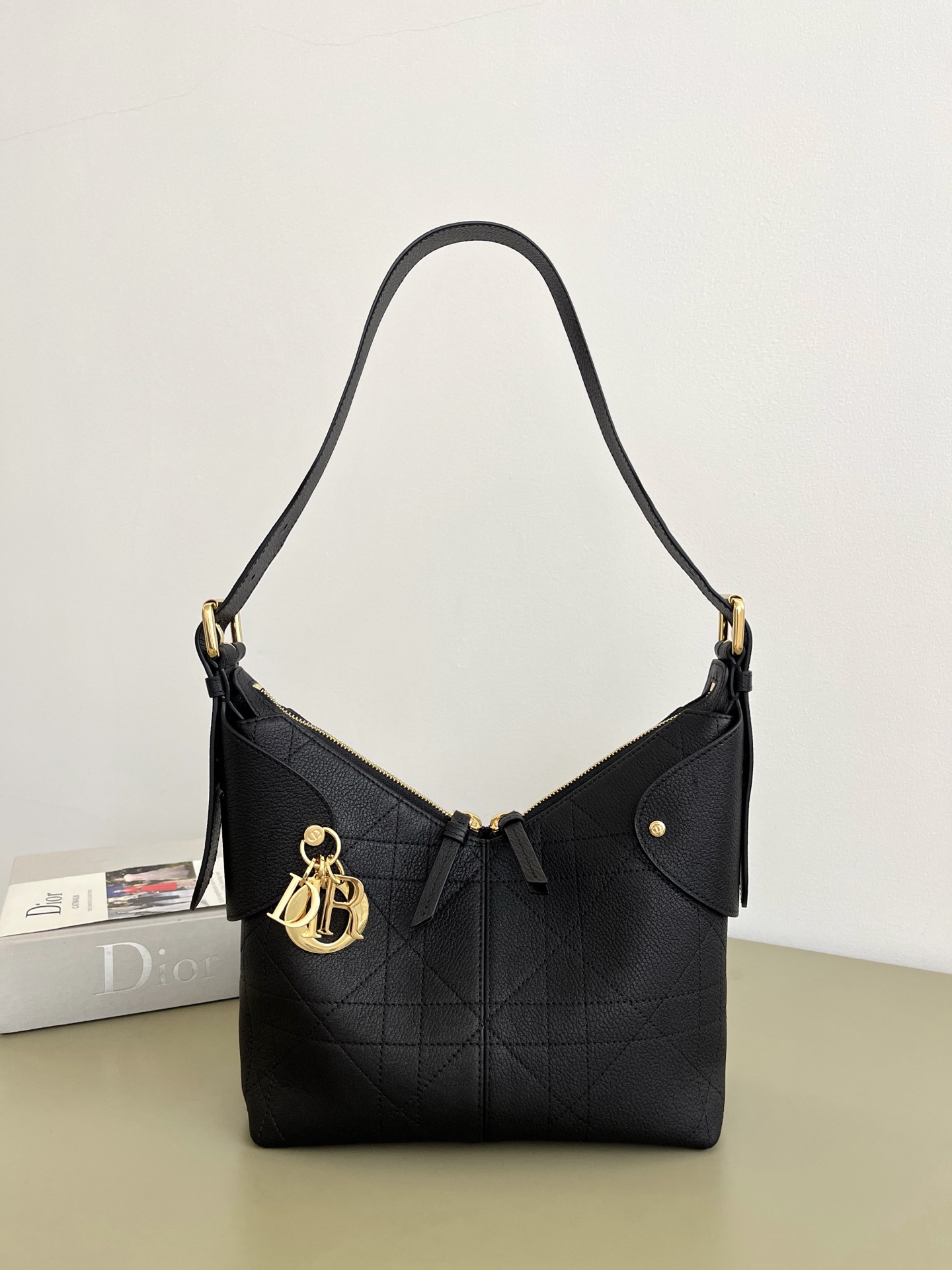 Bagsaaa Small D10r Voyage Bag Black Flat Macrocannage Grained Calfskin - 22cm