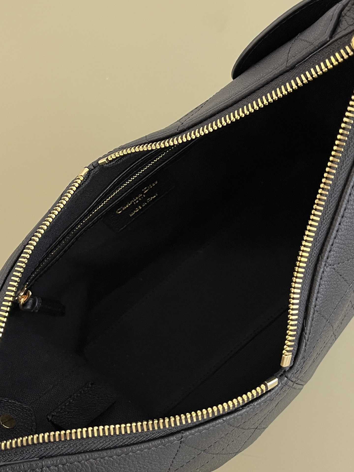 Bagsaaa Small D10r Voyage Bag Black Flat Macrocannage Grained Calfskin - 22cm