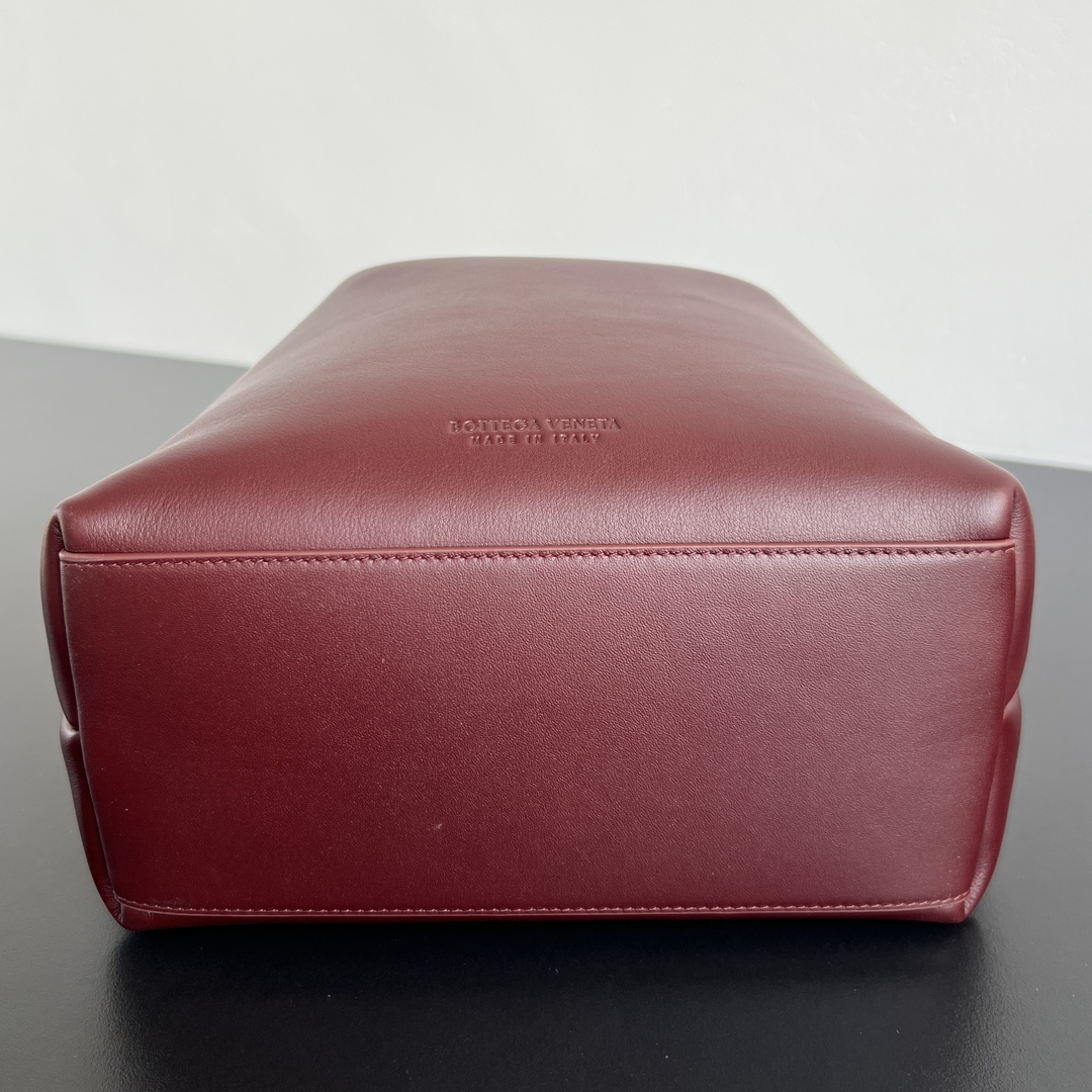 Bagsaaa B0tt*ga Ven*ta Andiamo Bucket 844169 red - 34cm