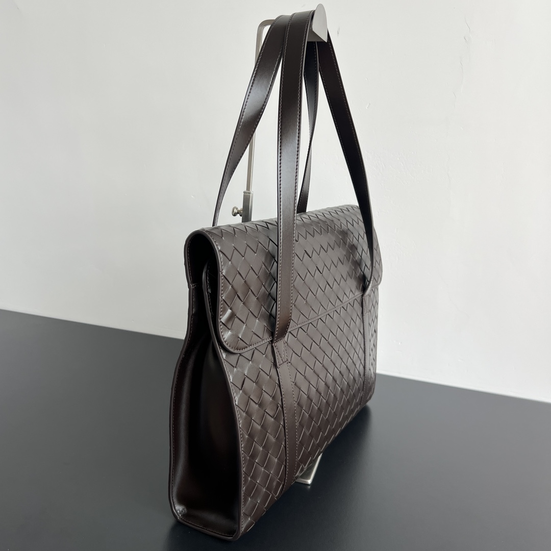 Bagsaaa B0tt*ga Ven*ta Intrecciato leather briefcase in brown - 41cm