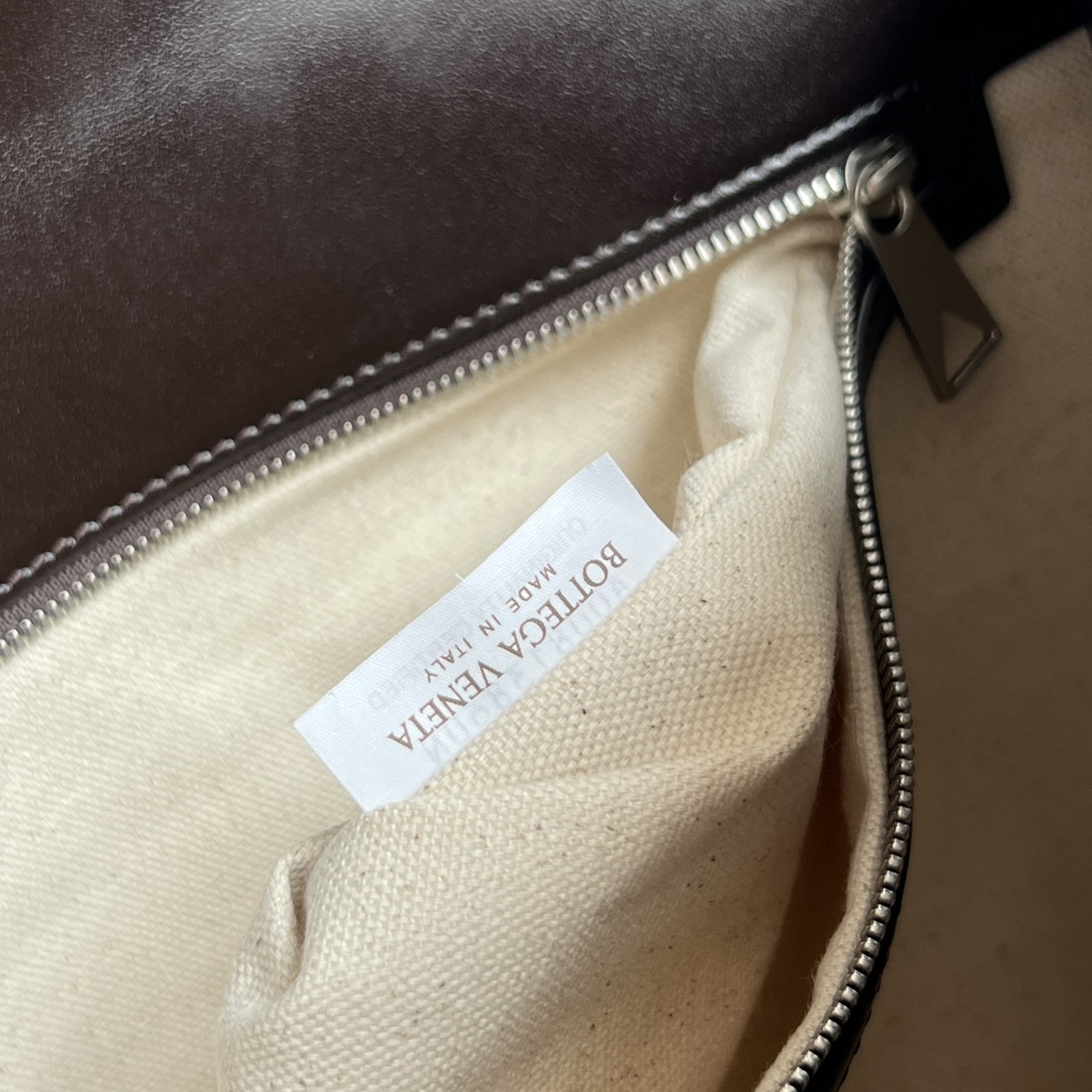 Bagsaaa B0tt*ga Ven*ta Intrecciato leather briefcase in brown - 41cm