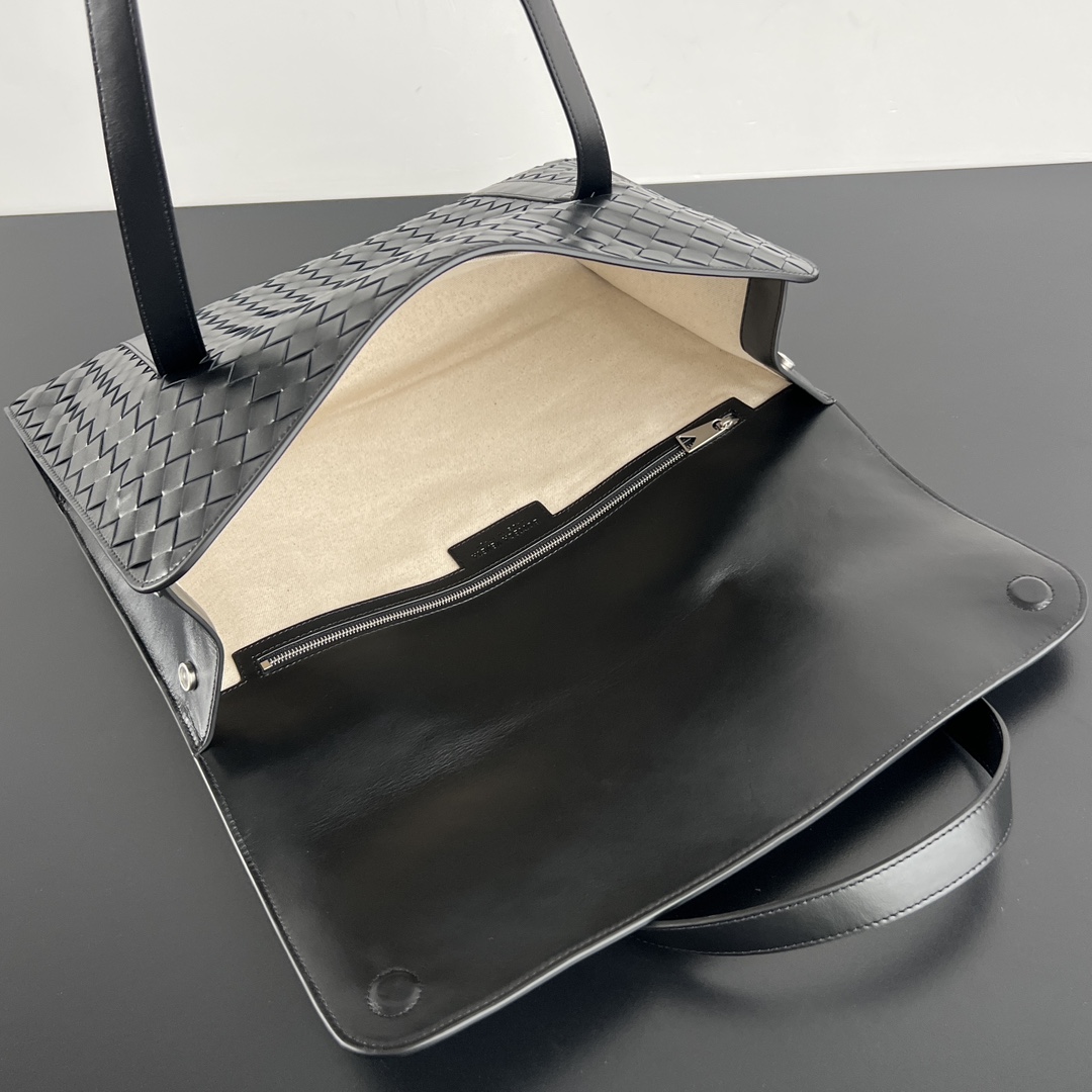 Bagsaaa B0tt*ga Ven*ta Intrecciato leather briefcase in black - 41cm