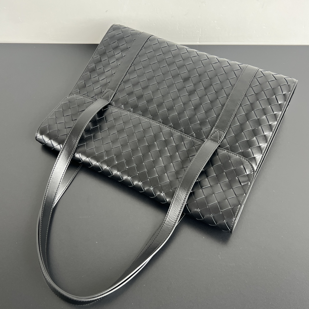 Bagsaaa B0tt*ga Ven*ta Intrecciato leather briefcase in black - 41cm