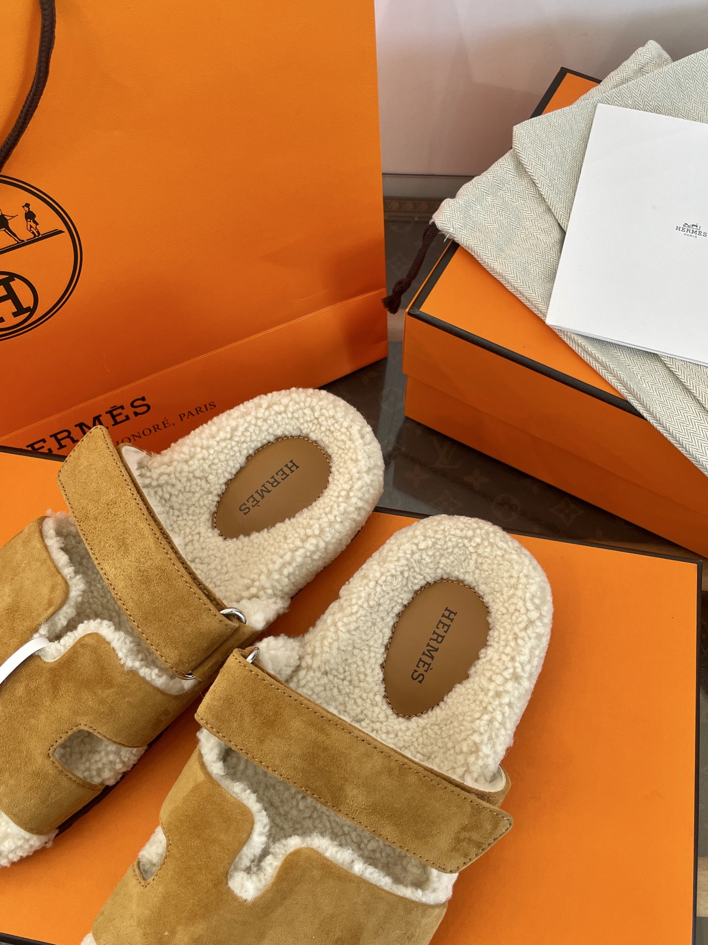 Bagsaaa H**me5 Chypre sandal brown & shearling