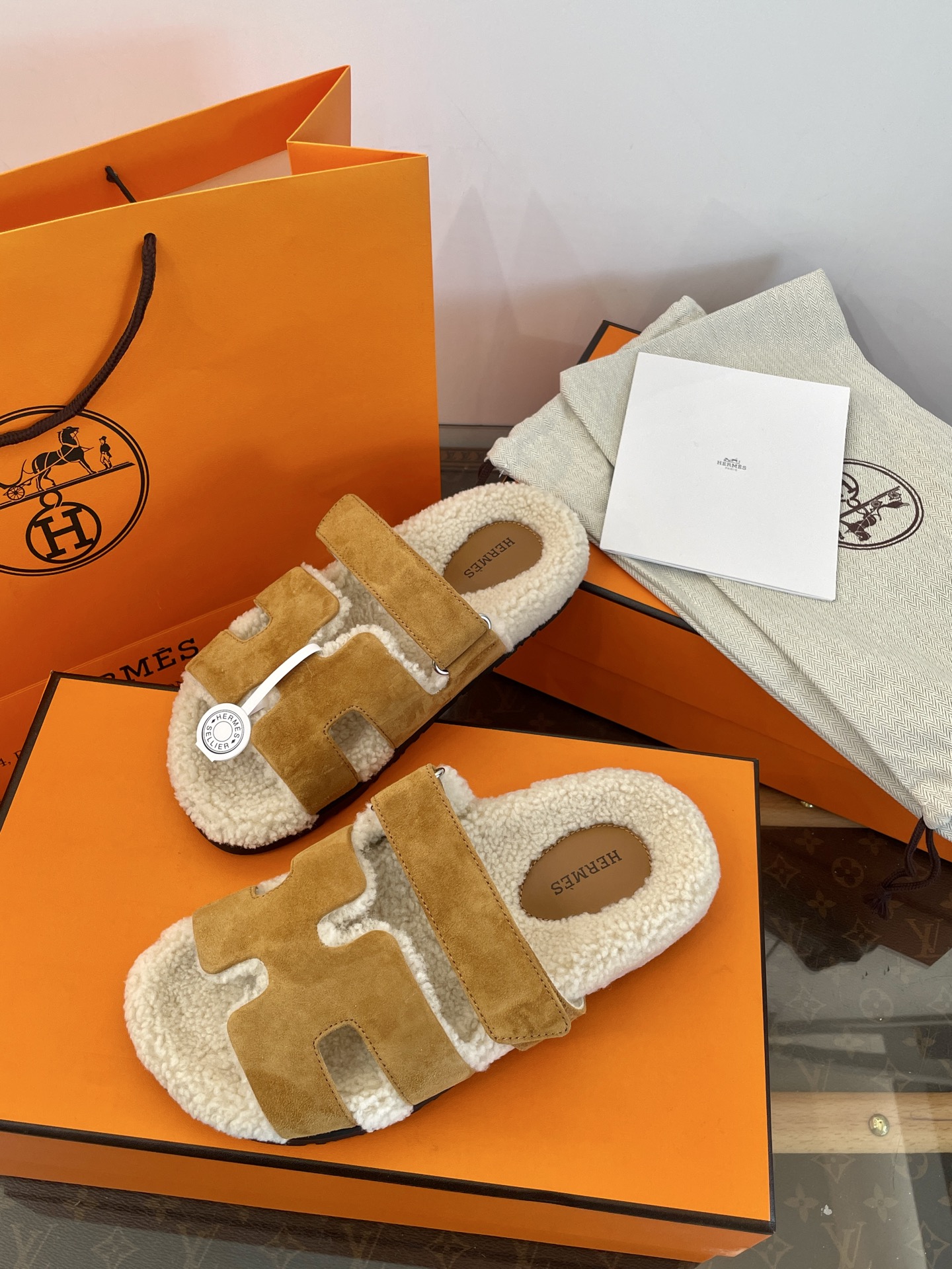 Bagsaaa H**me5 Chypre sandal brown & shearling