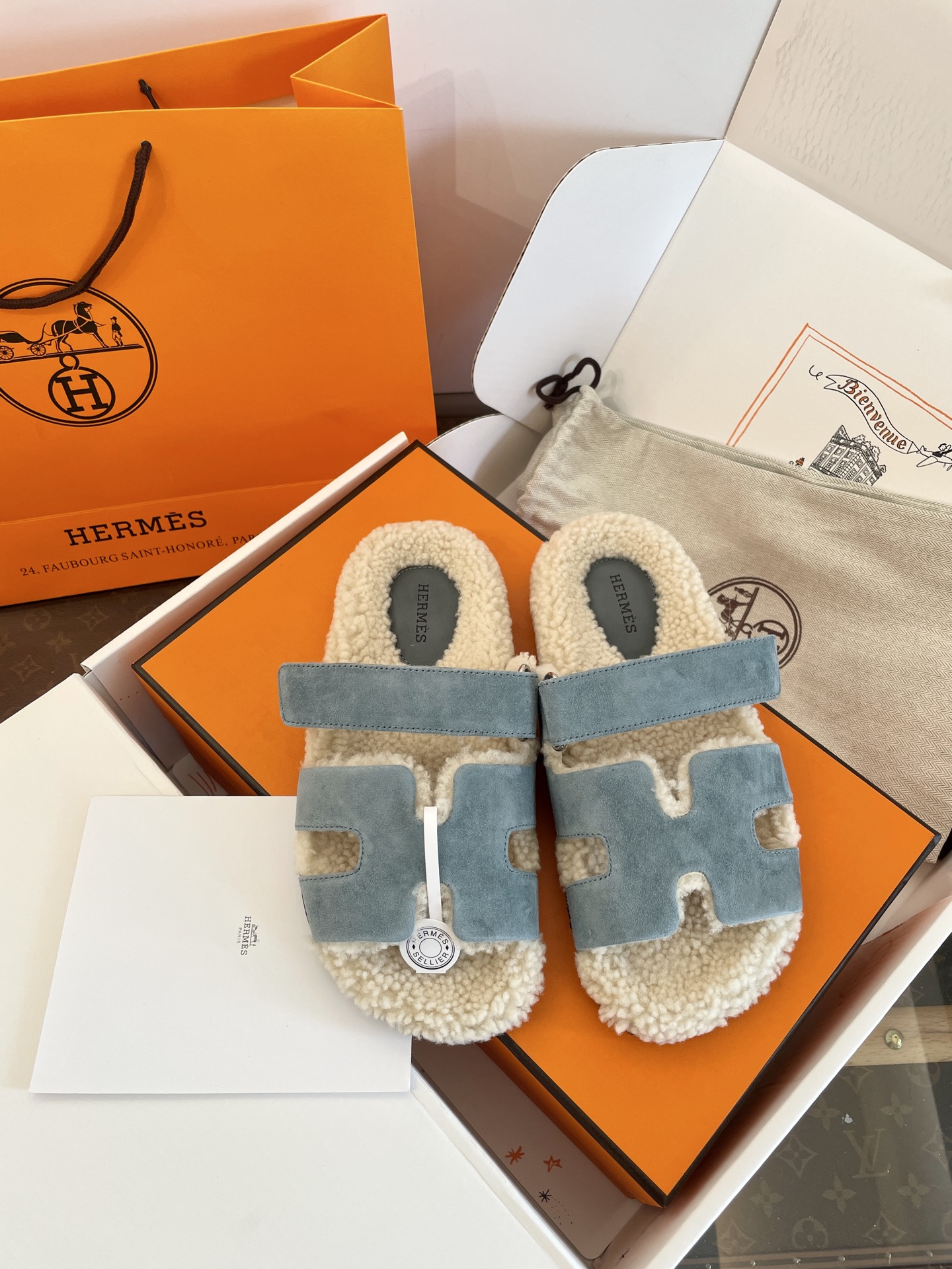 Bagsaaa H**me5 Chypre sandal blue & shearling