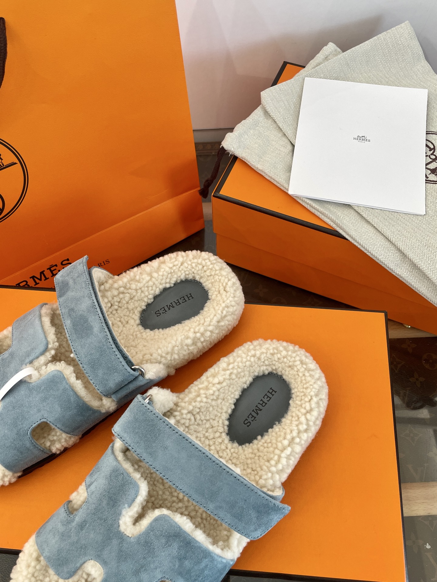 Bagsaaa H**me5 Chypre sandal blue & shearling