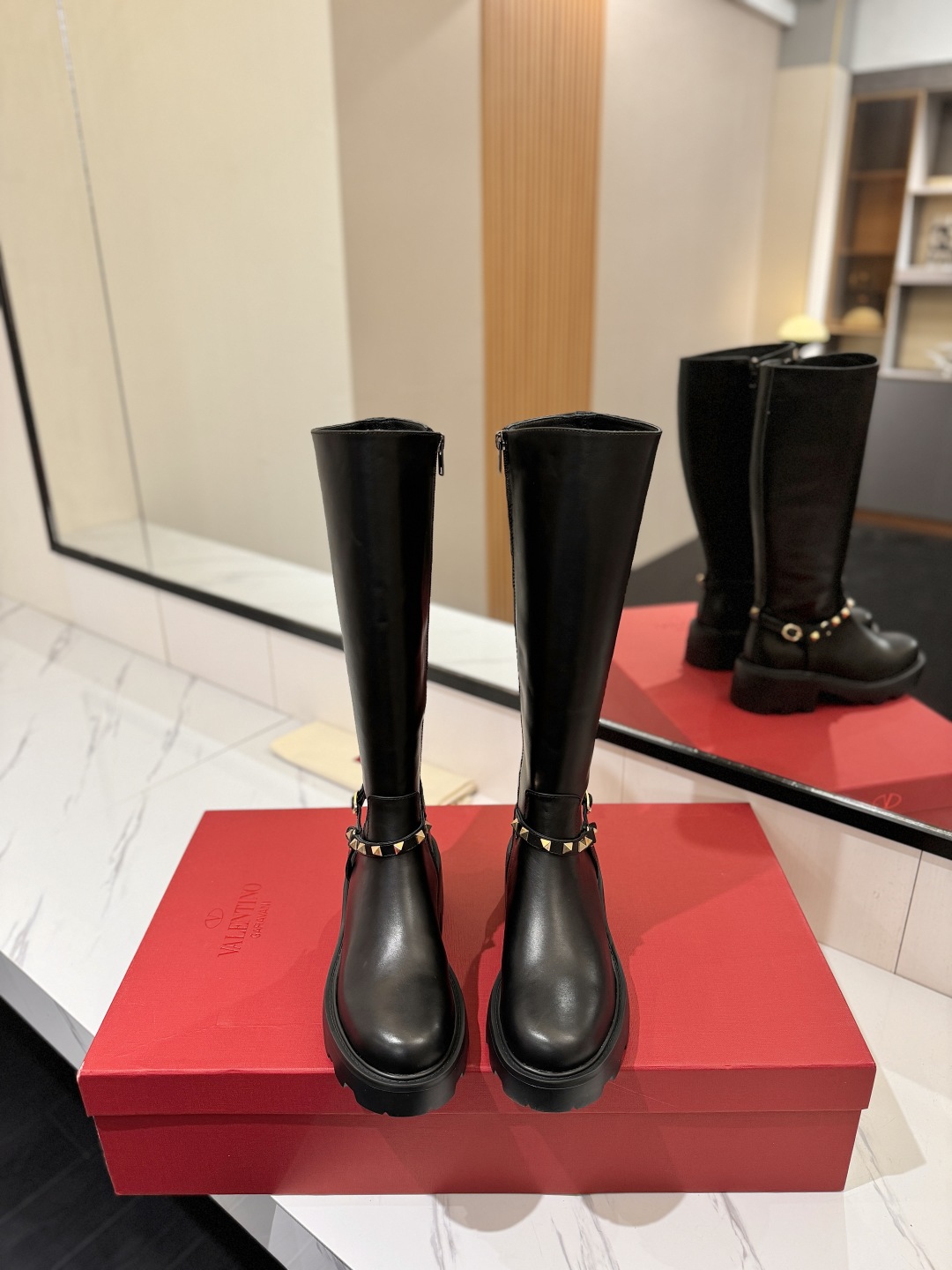 Bagsaaa Va1e*ntin0 Garavani Rockstud-embellished knee-high leather boots black