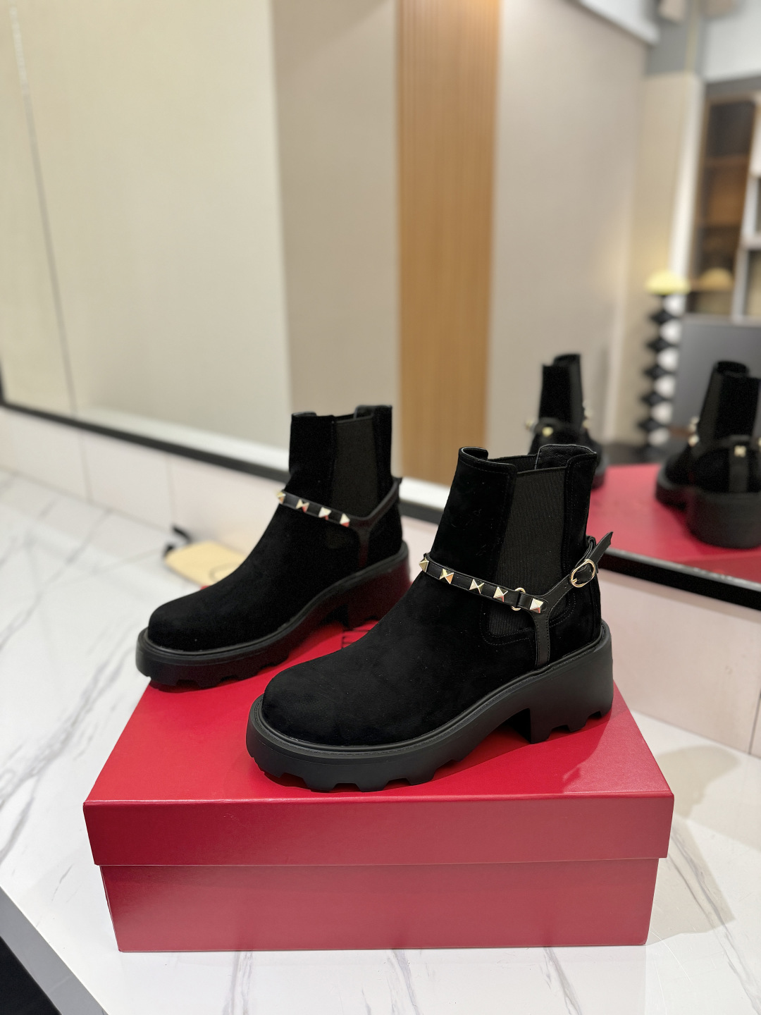 Bagsaaa Va1e*ntin0 Garavani Rockstud 55 suede ankle boots in black