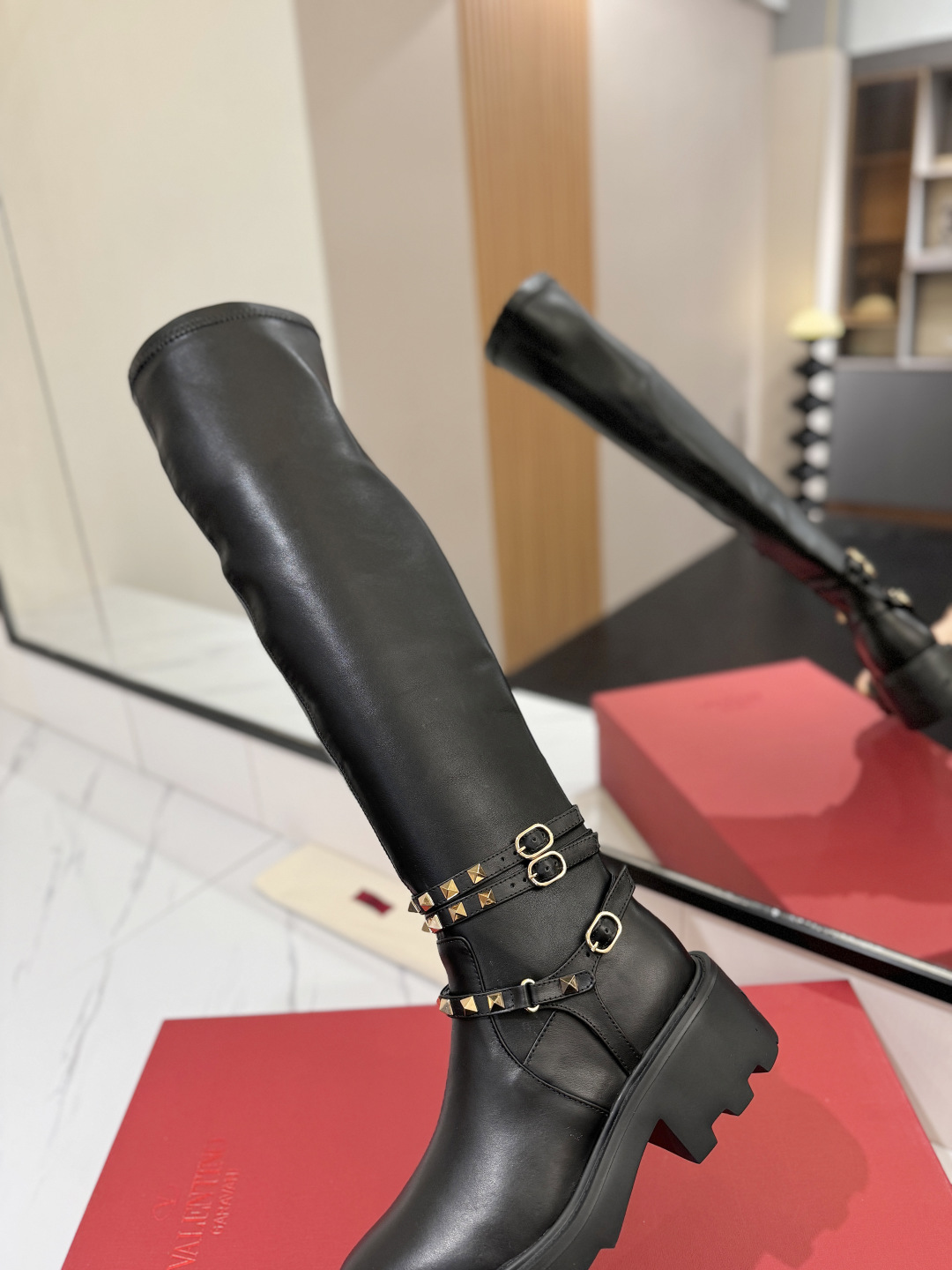 Bagsaaa Va1e*ntin0 Garavani Rockstud leather combat boots black