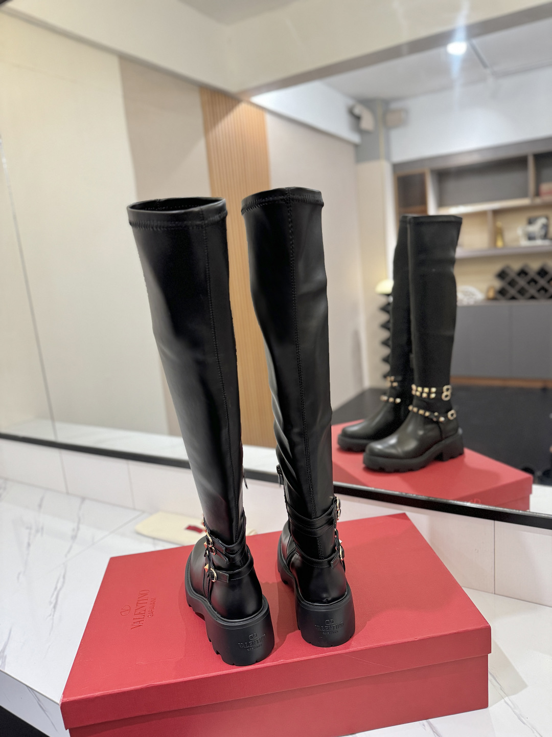 Bagsaaa Va1e*ntin0 Garavani Rockstud leather combat boots black