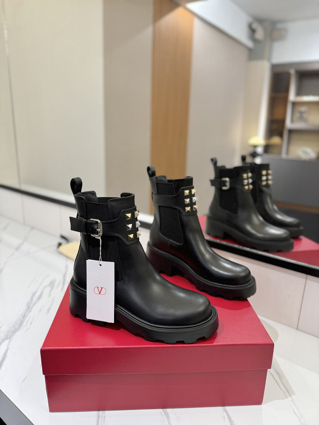 Bagsaaa Va1e*ntin0 Garavani VLogo Signature combat boots black
