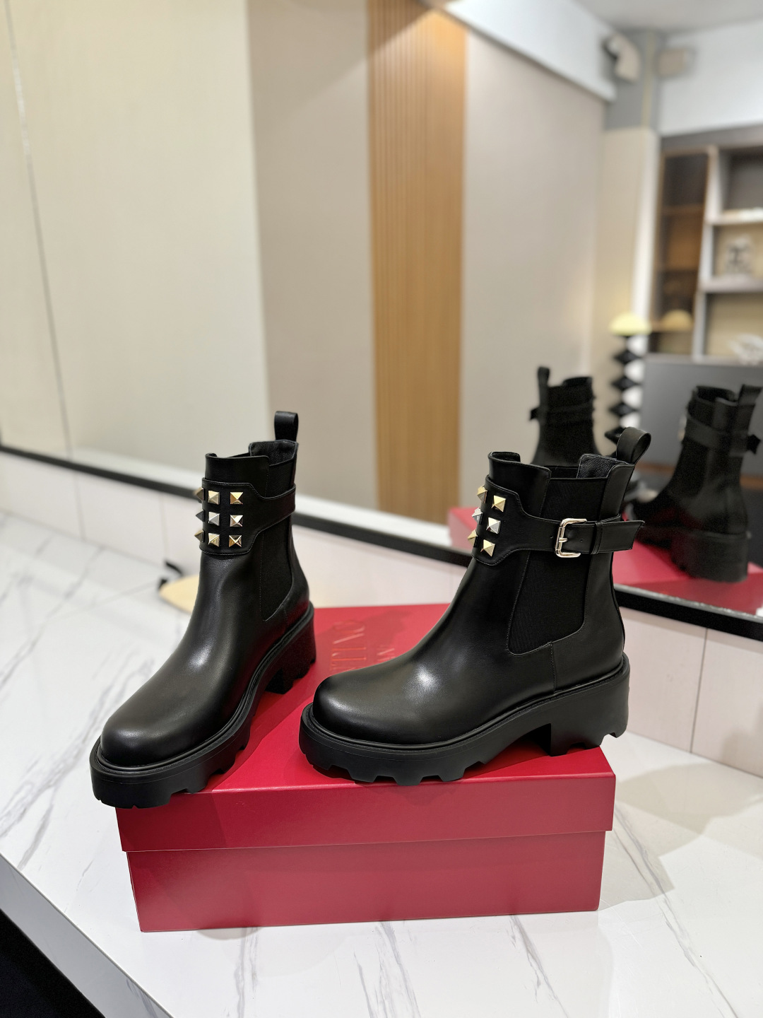Bagsaaa Va1e*ntin0 Garavani VLogo Signature combat boots black