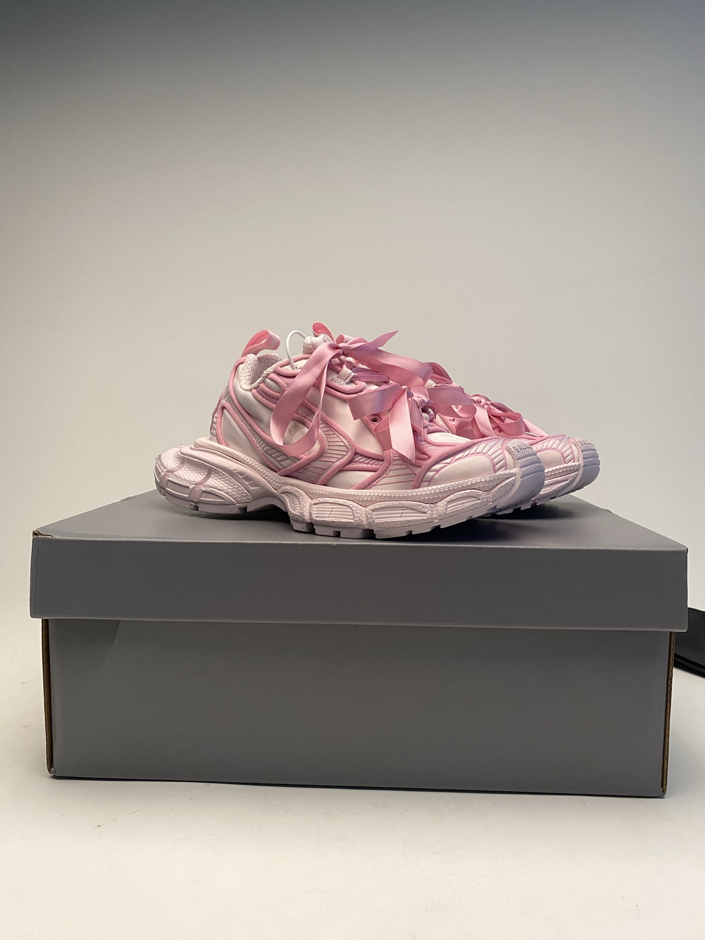 Bagsaaa Ba1en*iaga 3XL sneakers in pink with satin bows