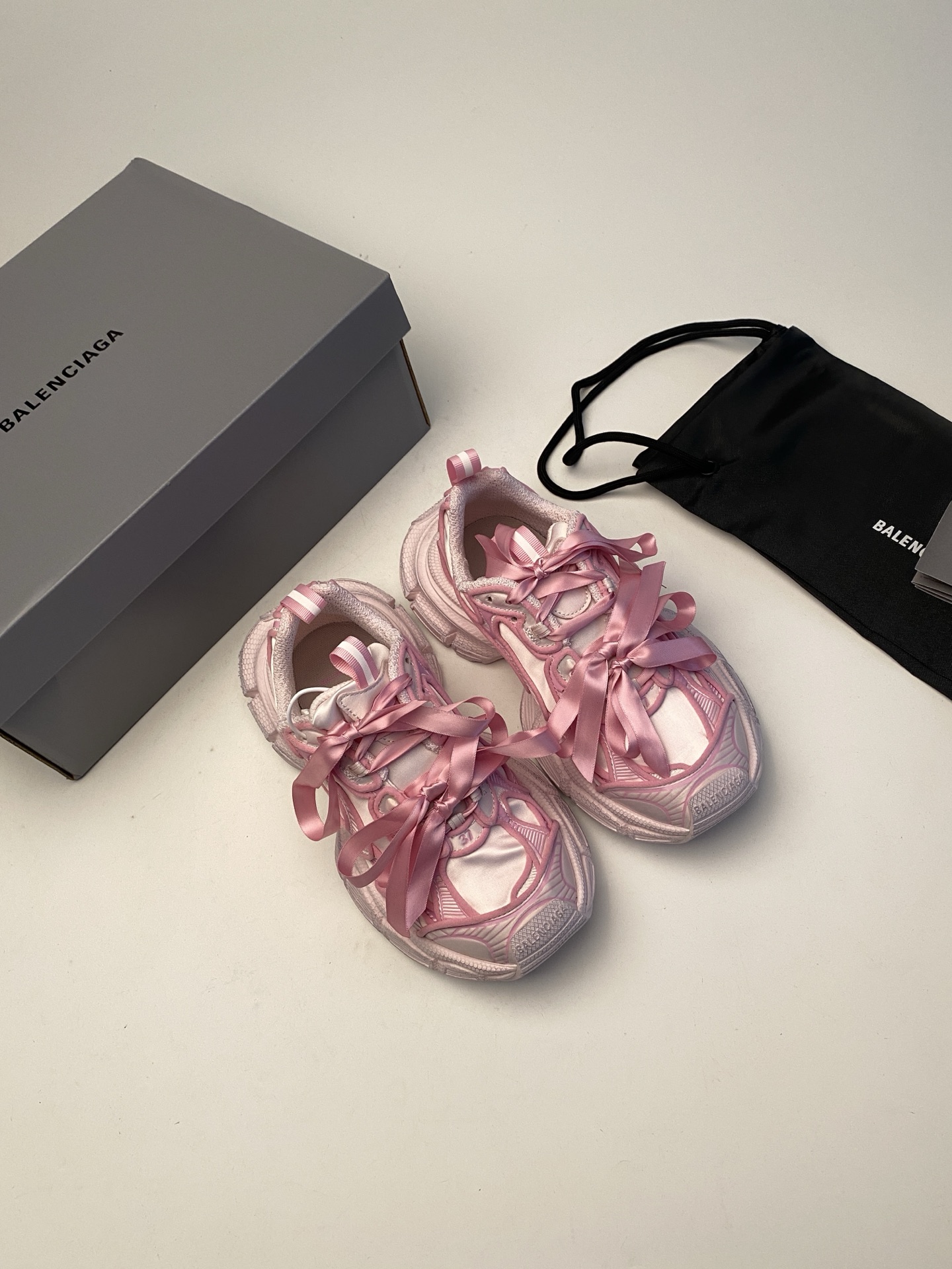 Bagsaaa Ba1en*iaga 3XL sneakers in pink with satin bows