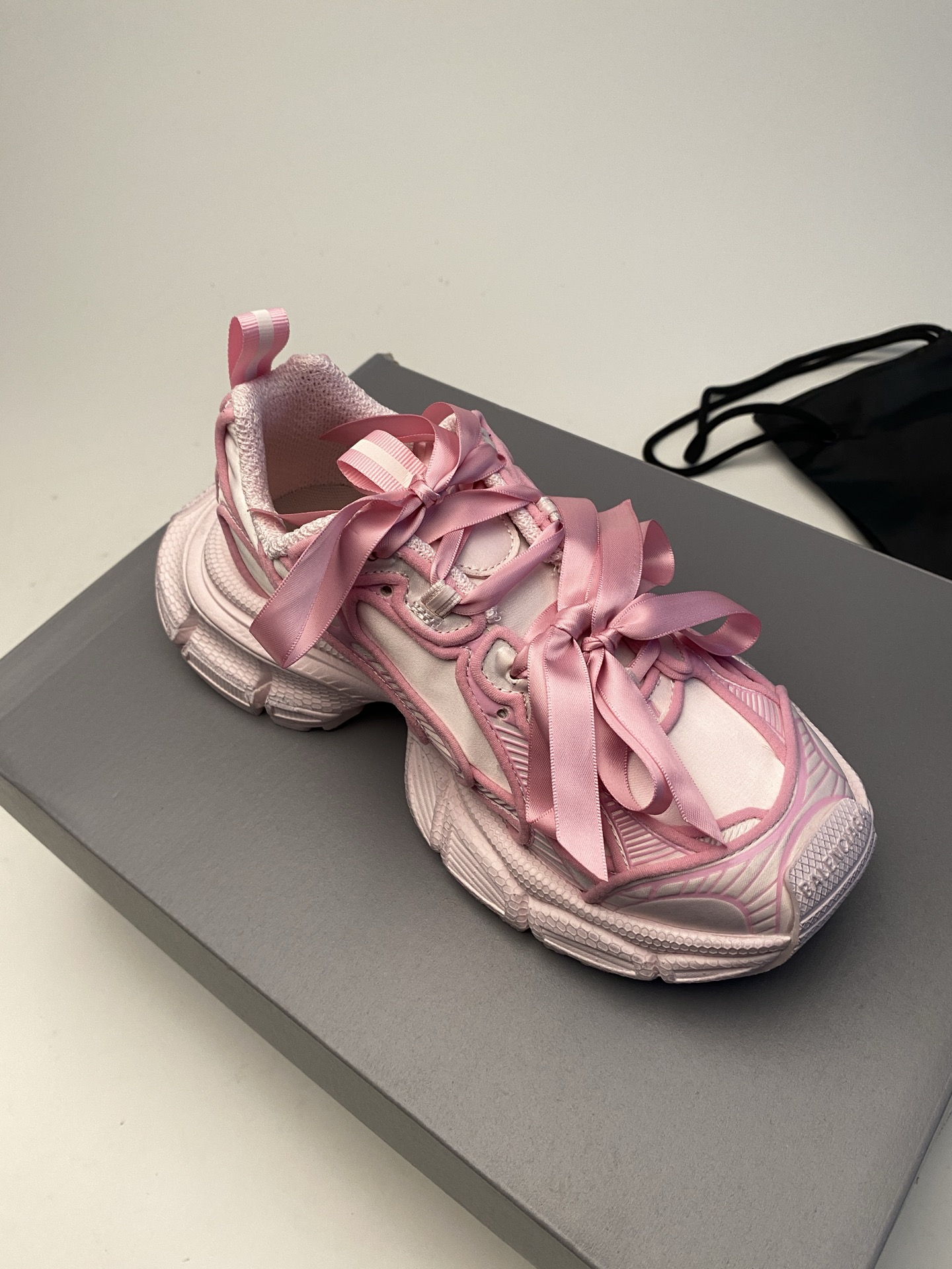 Bagsaaa Ba1en*iaga 3XL sneakers in pink with satin bows