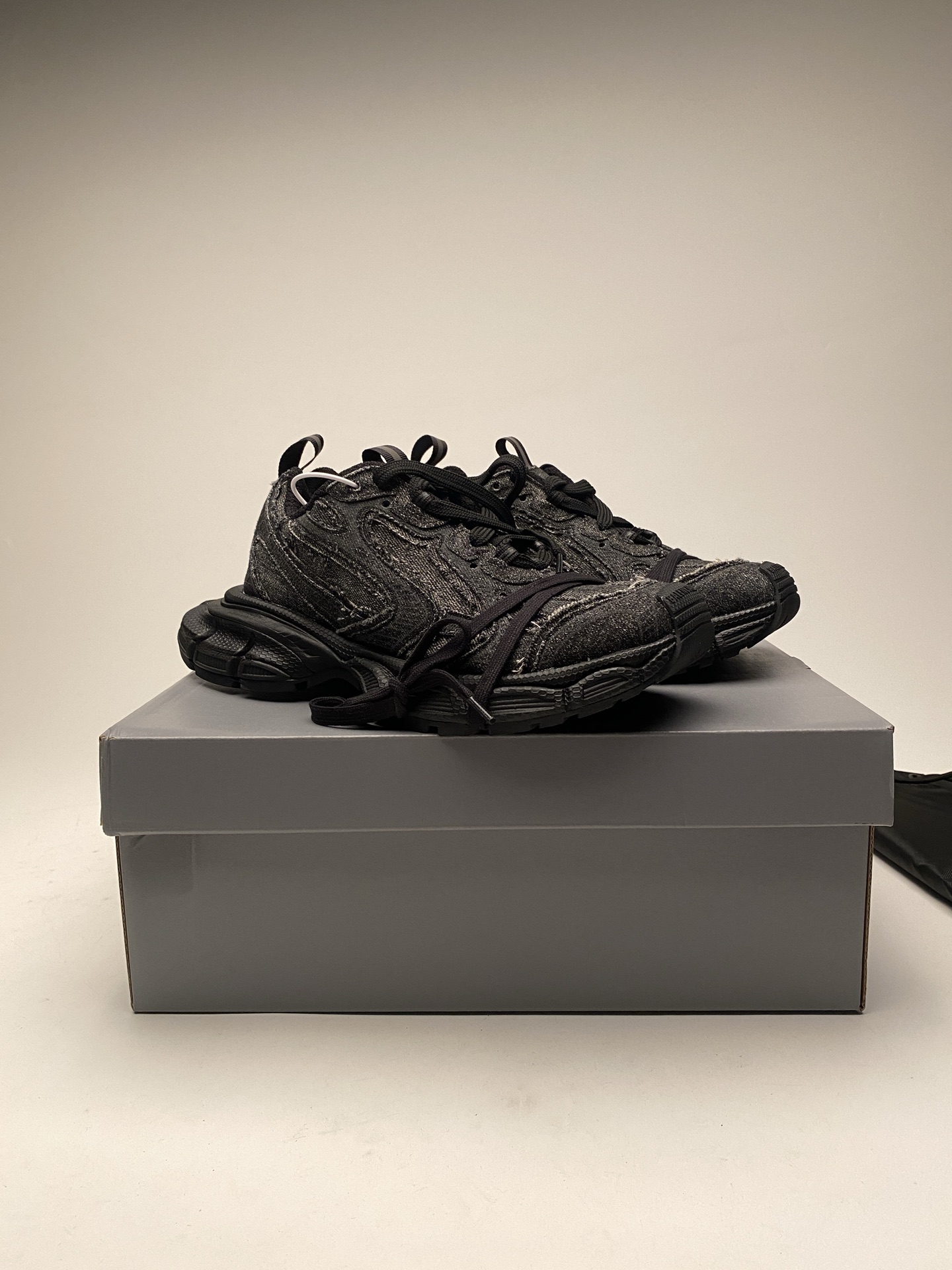 Bagsaaa Ba1en*iaga 3XL sneakers in black denim