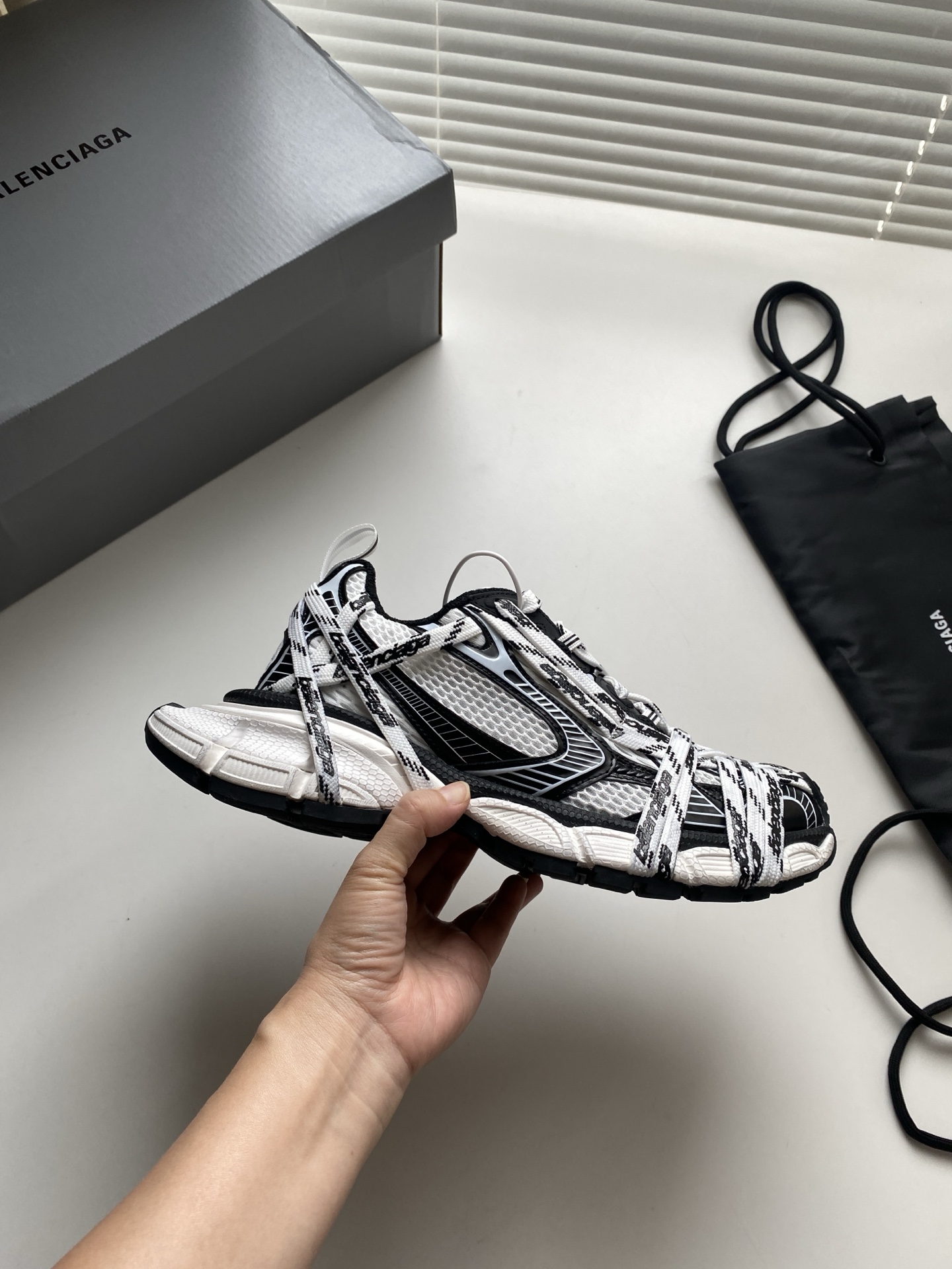 Bagsaaa Ba1en*iaga 3XL Extreme Laces Logo sneakers in white and black