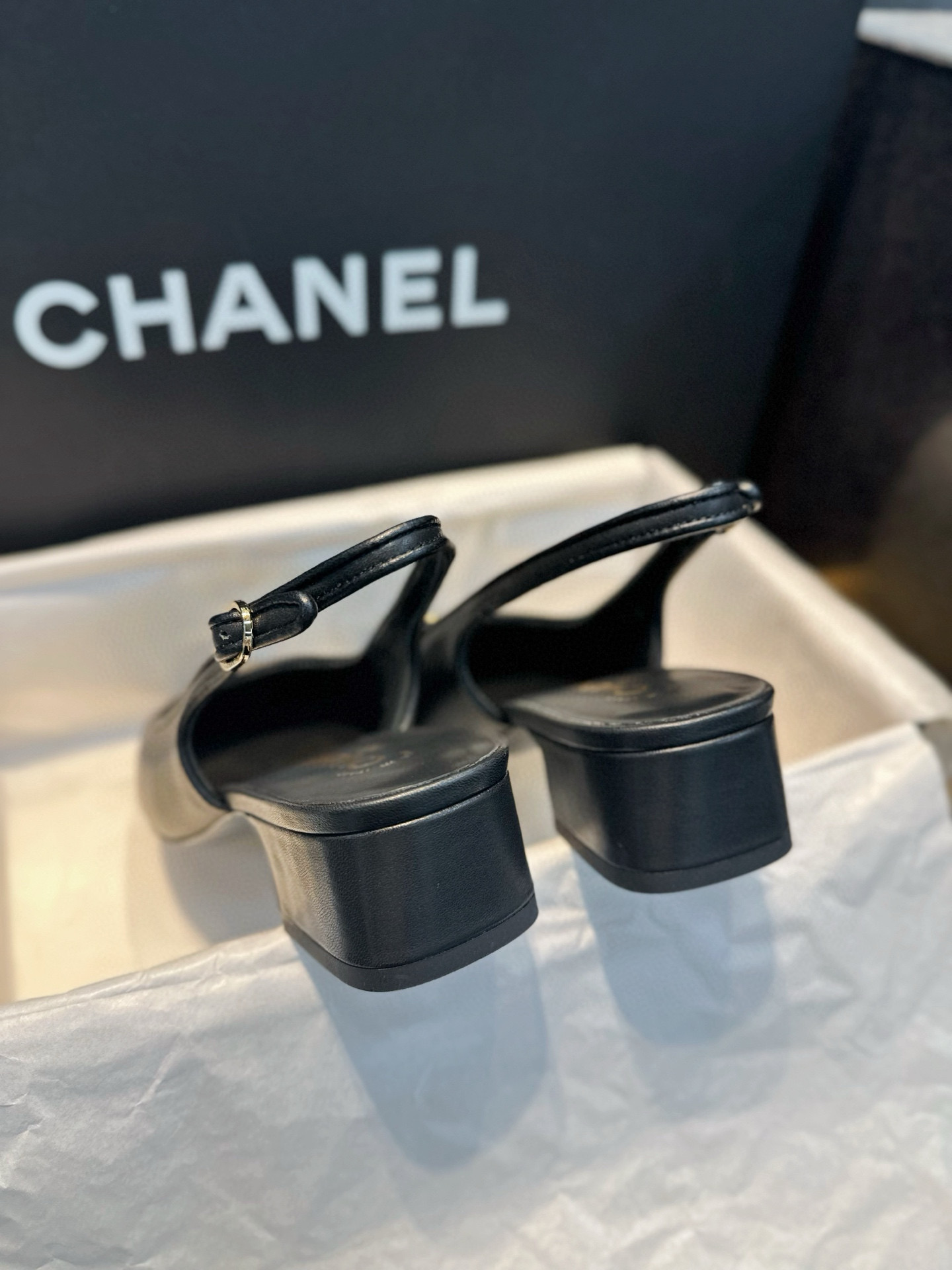 Bagsaaa Ch**el slingback pumps in black leather with a gold-tone CC logo