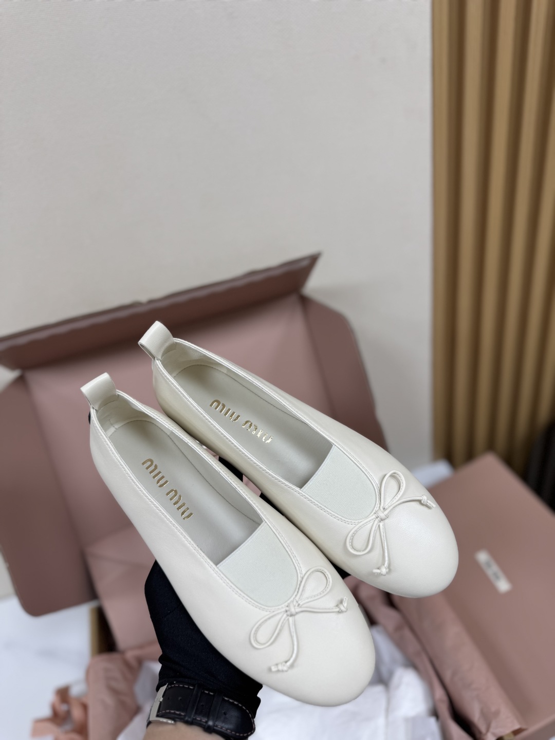 Bagsaaa Miu Miu leather ballerina shoes white