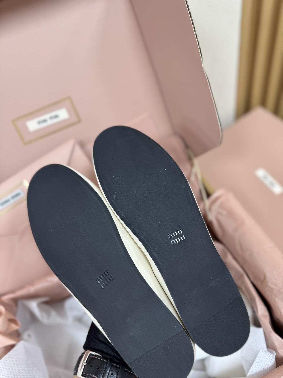 Bagsaaa Miu Miu leather ballerina shoes white