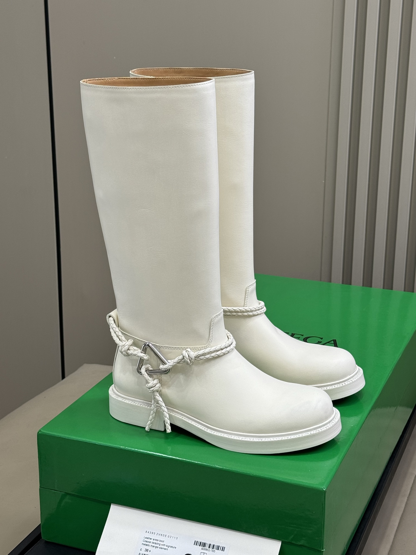 Bagsaaa B0tt*ga Ven*ta knee-high boots white