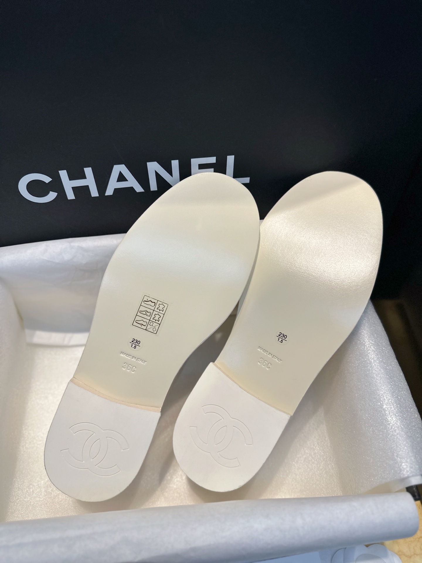 Bagsaaa Ch**el 24A Chain Loafer white