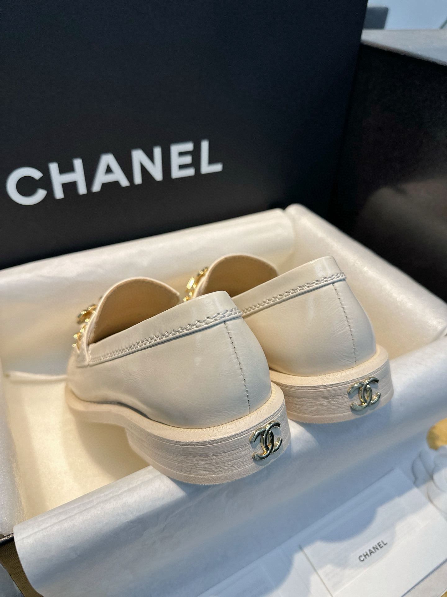 Bagsaaa Ch**el 24A Chain Loafer white