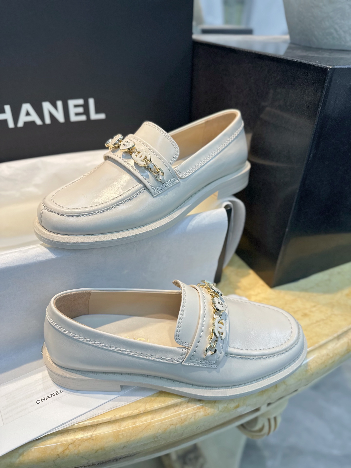 Bagsaaa Ch**el 24A Chain Loafer white