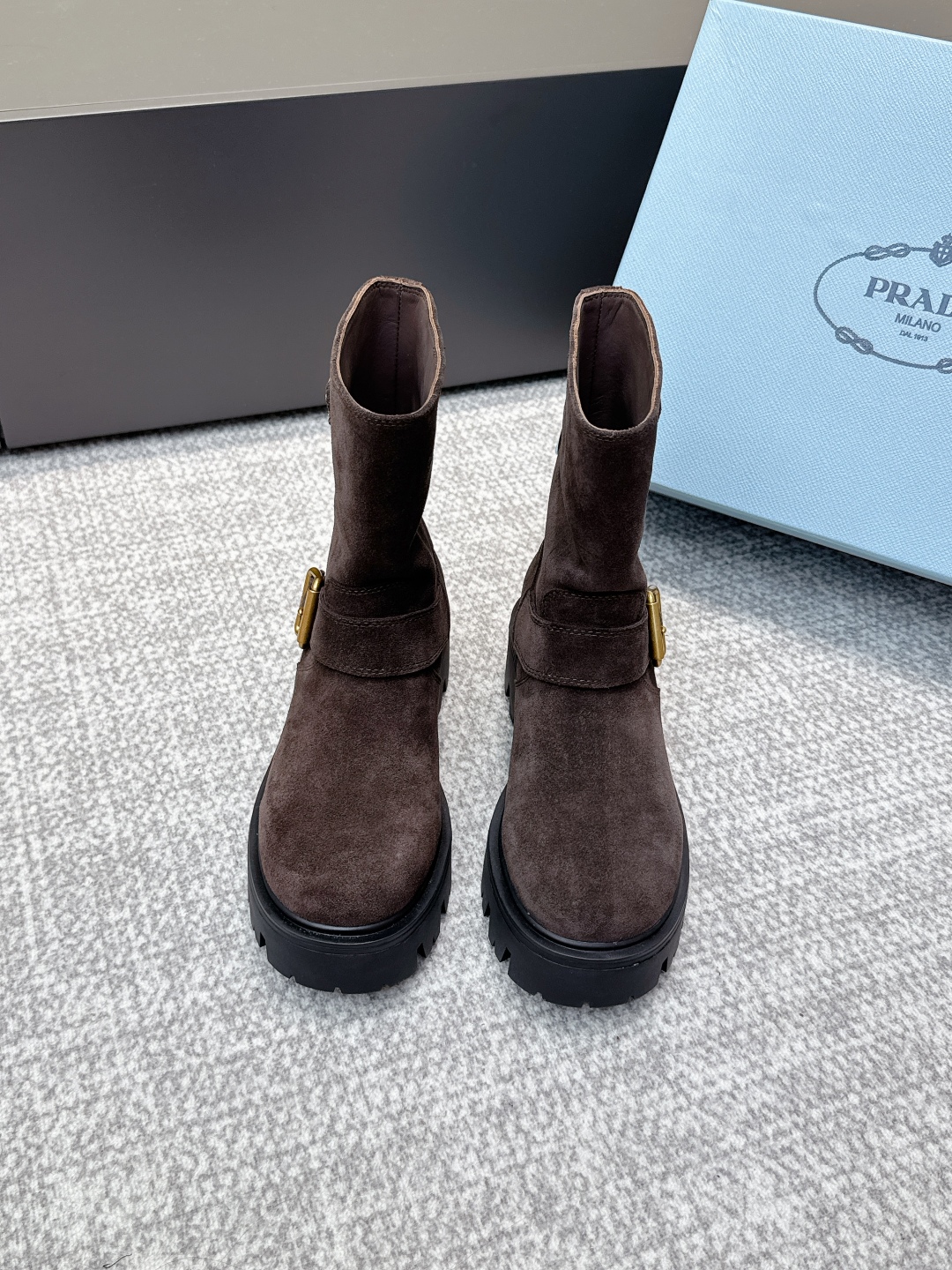 Bagsaaa Pra*a Monolith boots in brown suede