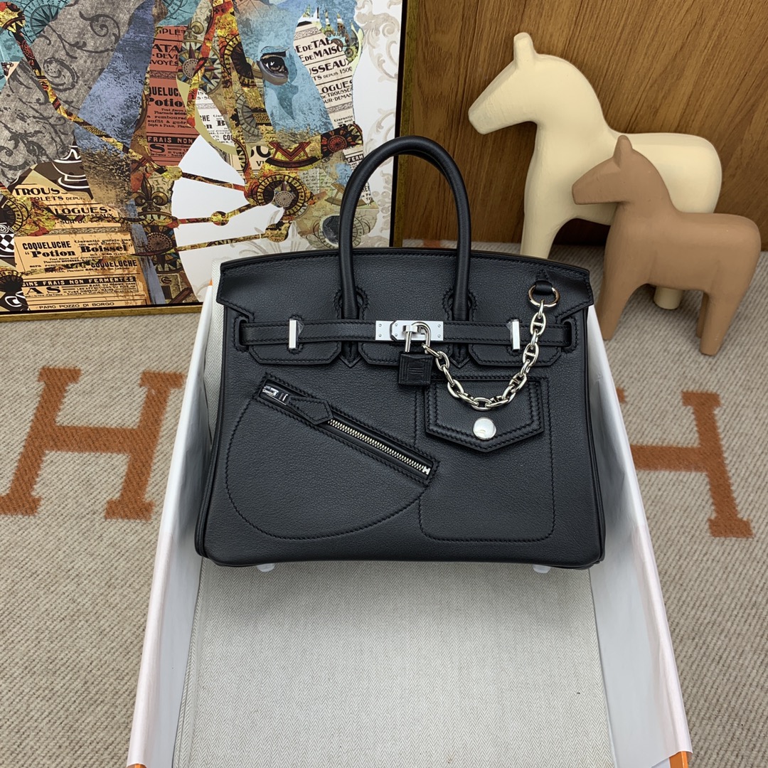 Bagsaaa H**me5 Birkin 25 with Palladium Hardware and a chain detail black