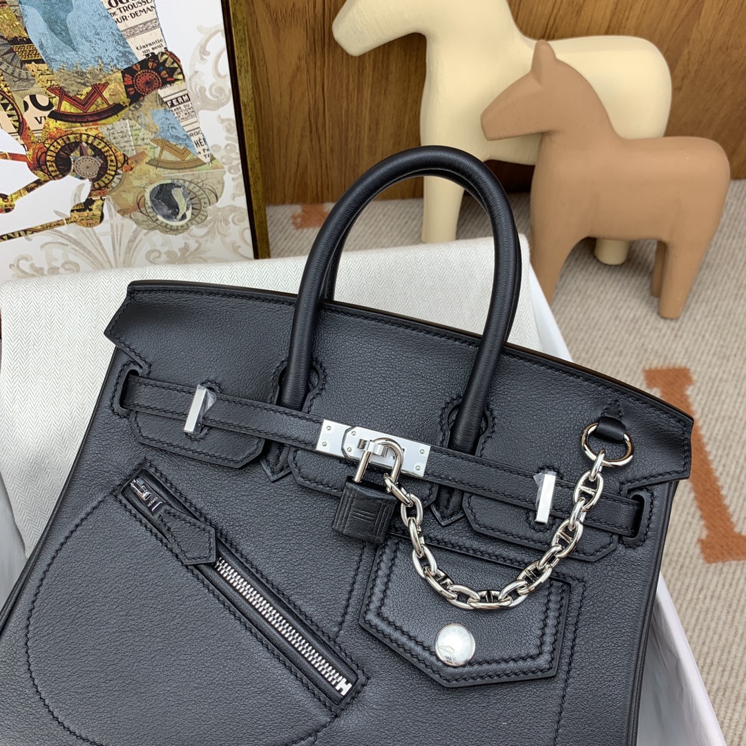 Bagsaaa H**me5 Birkin 25 with Palladium Hardware and a chain detail black