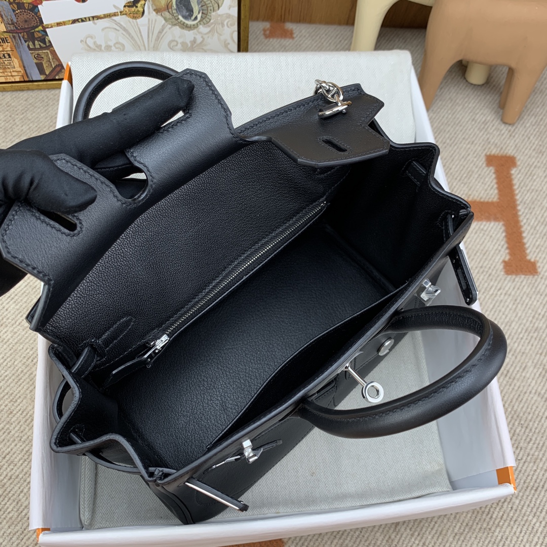 Bagsaaa H**me5 Birkin 25 with Palladium Hardware and a chain detail black
