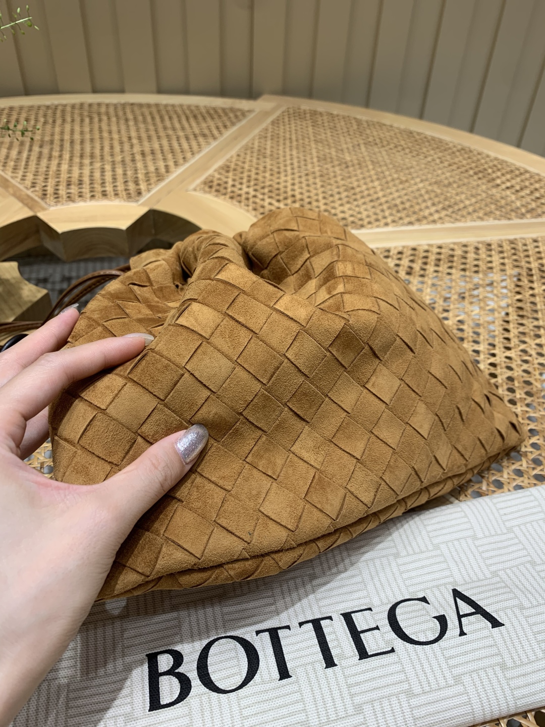 Bagsaaa B0tt*ga Ven*ta Dustbag 796728 brown suede - 32cm